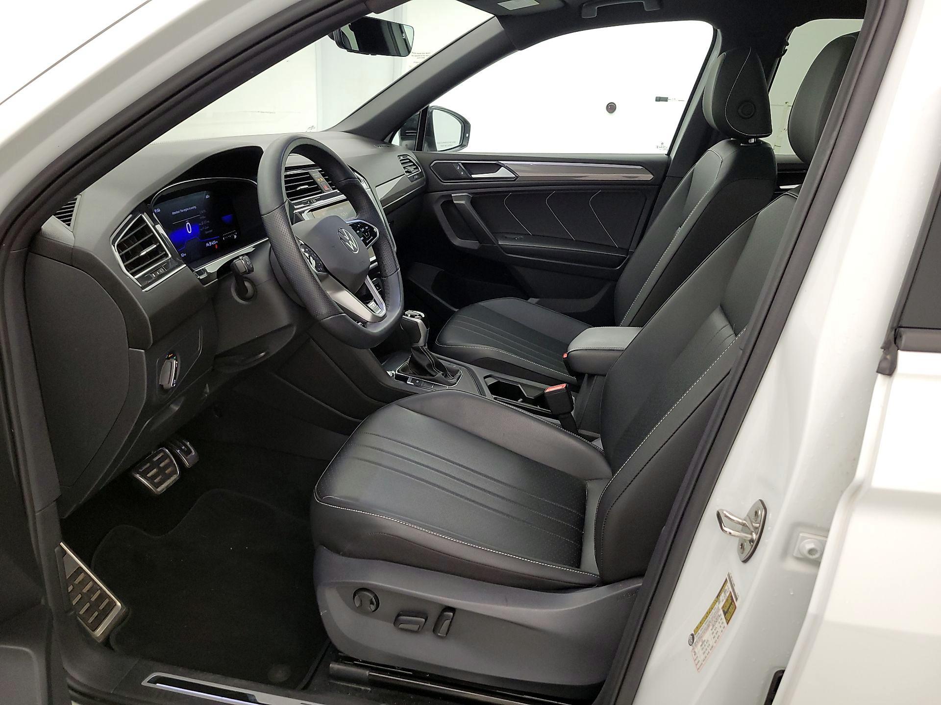 Thumbnail: 2023 Volkswagen Tiguan - 11