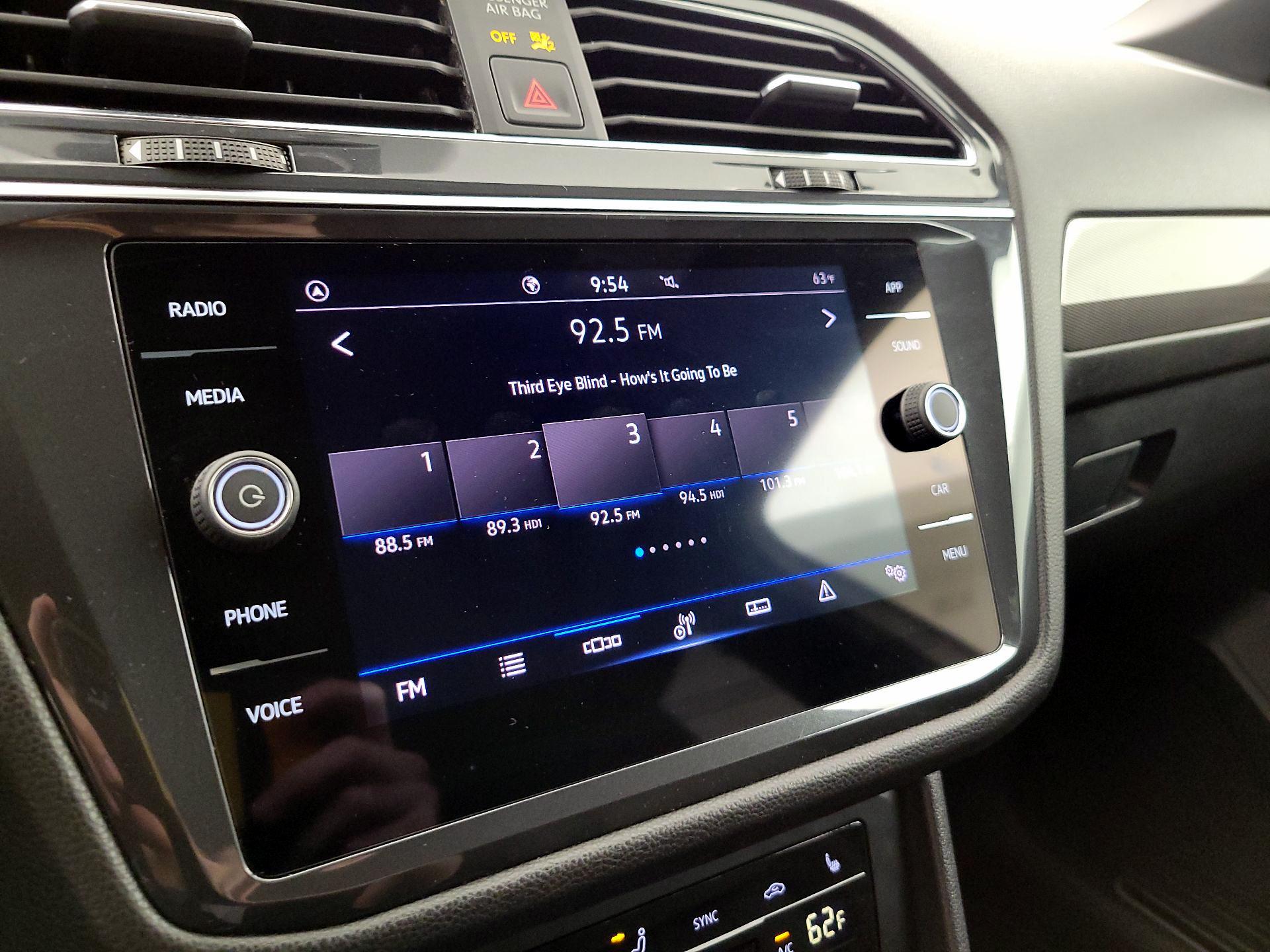 Thumbnail: 2023 Volkswagen Tiguan - 16