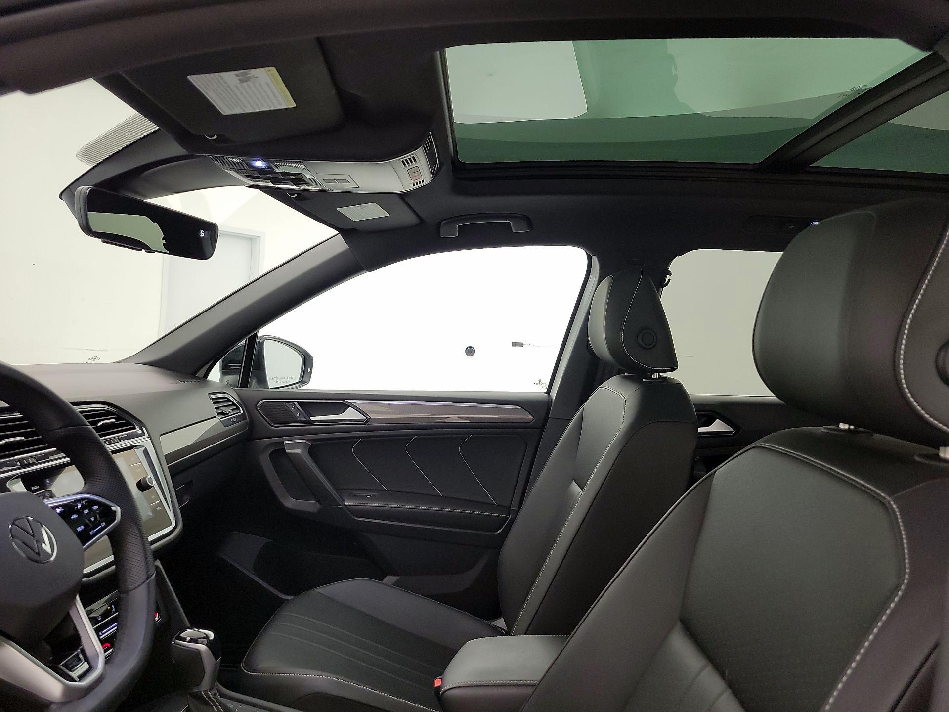 Thumbnail: 2023 Volkswagen Tiguan - 19