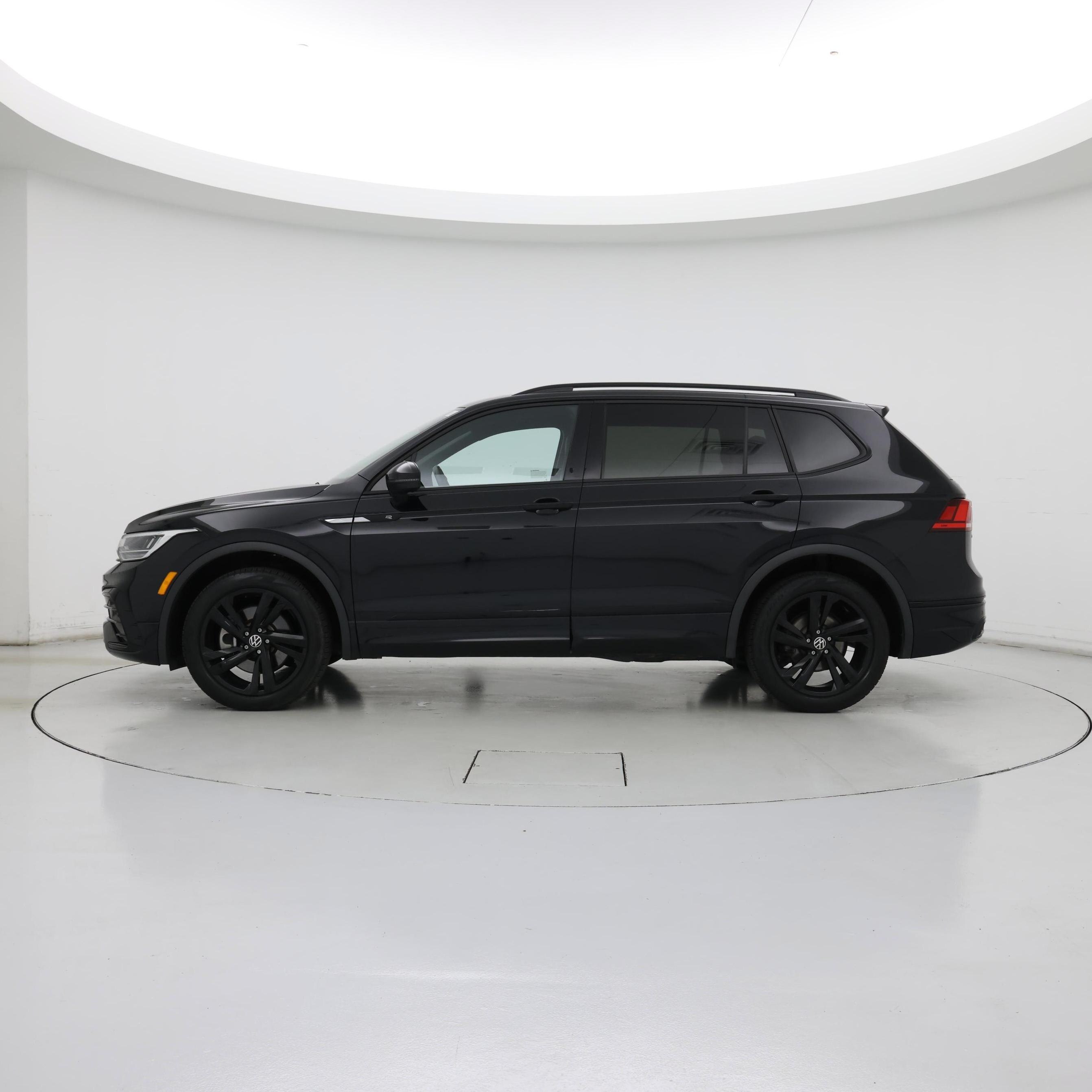 Thumbnail: 2023 Volkswagen Tiguan - 3