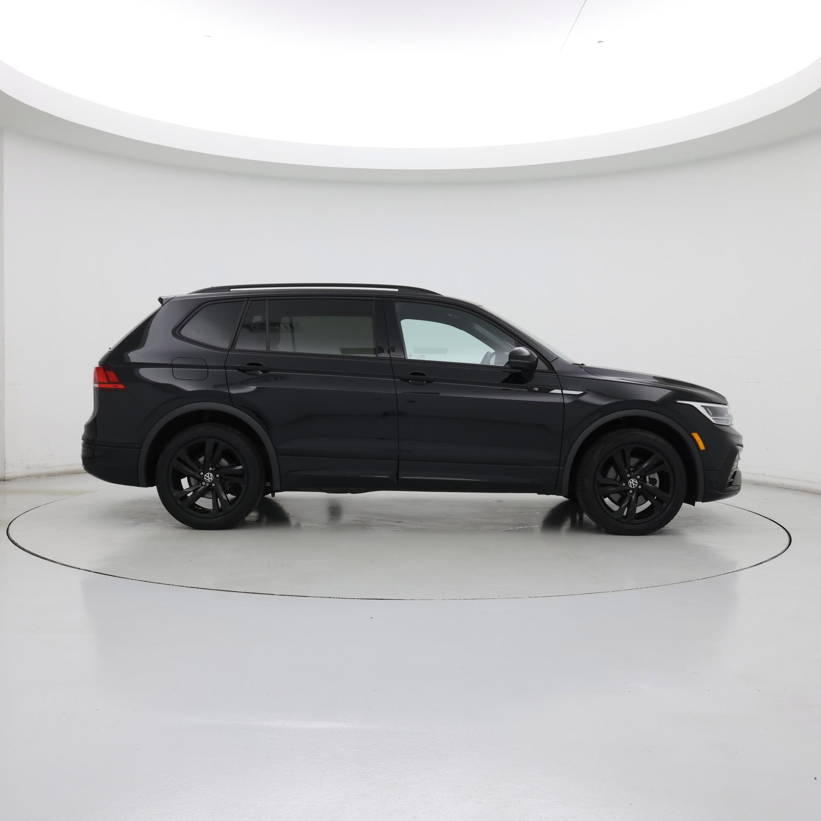Thumbnail: 2023 Volkswagen Tiguan - 7