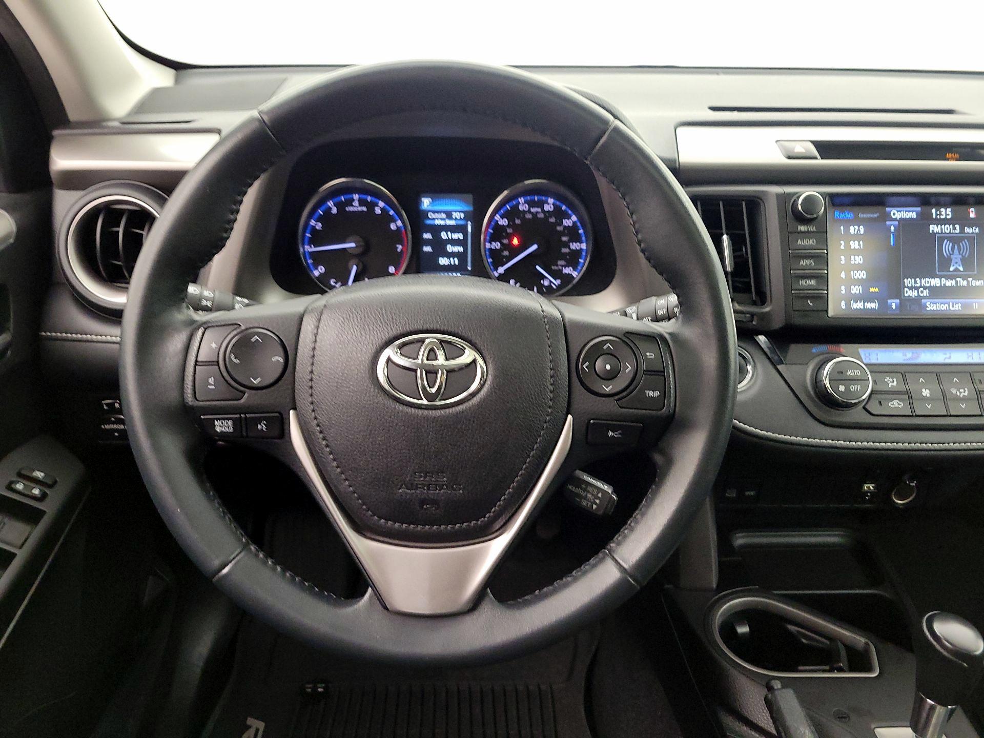 Thumbnail: 2016 Toyota RAV4 - 10