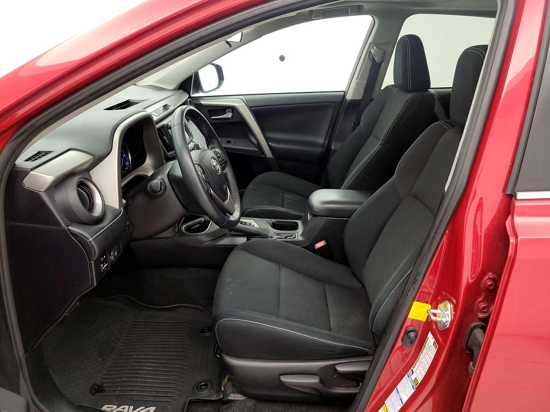 Thumbnail: 2016 Toyota RAV4 - 11