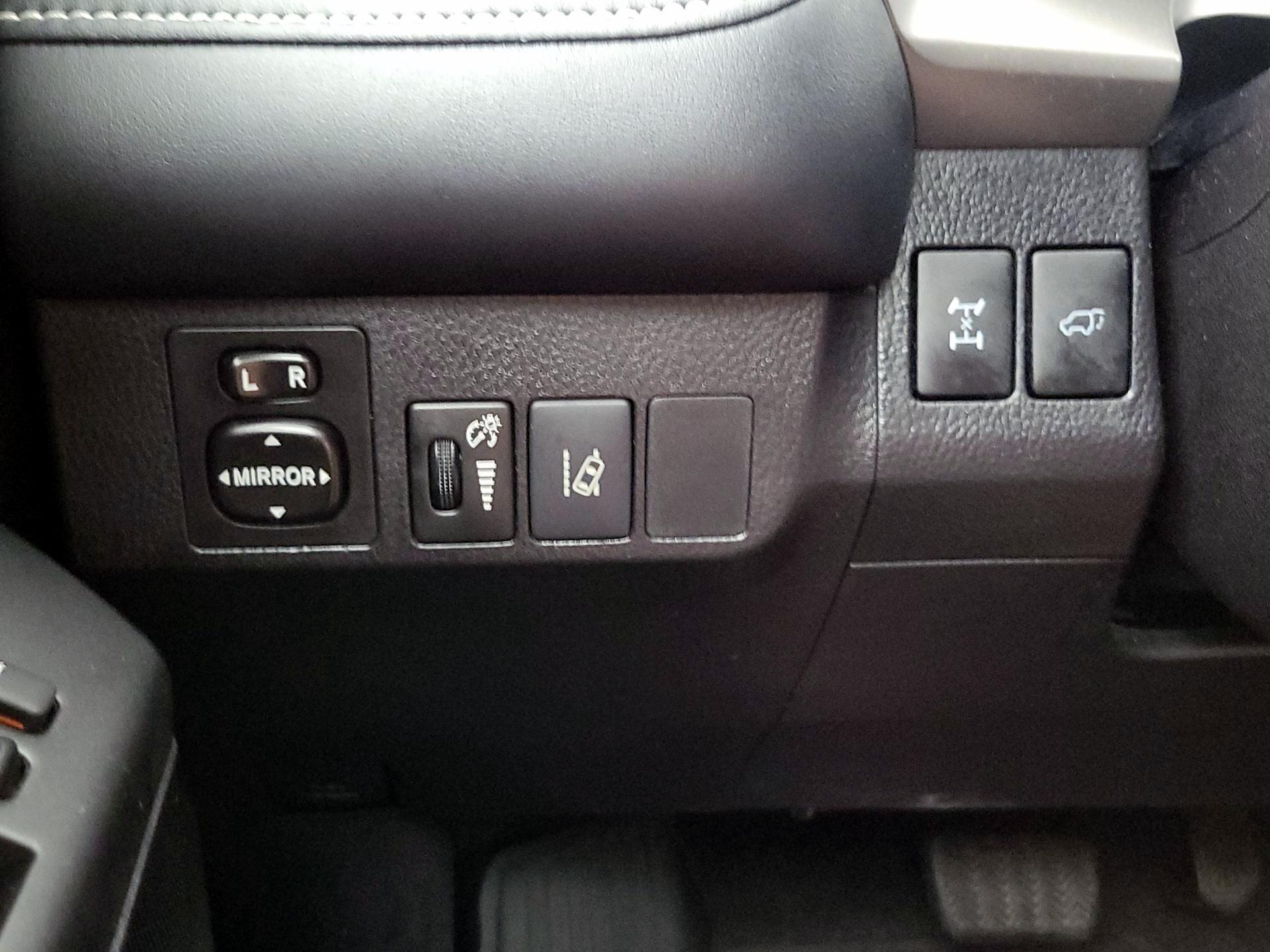 Thumbnail: 2016 Toyota RAV4 - 13