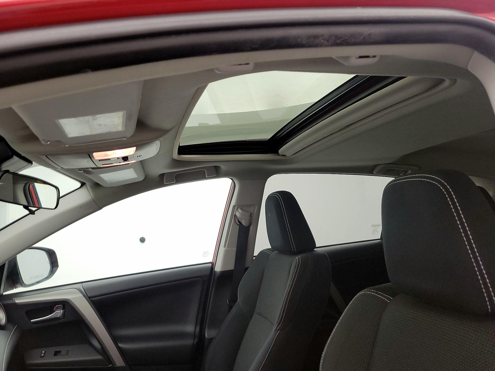 Thumbnail: 2016 Toyota RAV4 - 19