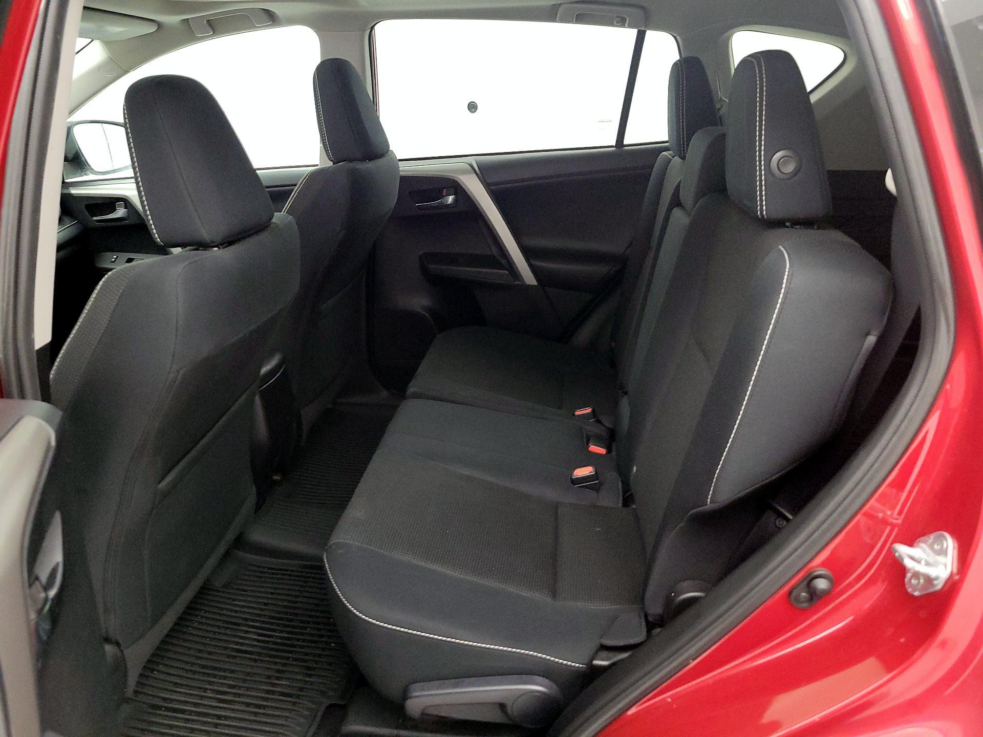 Thumbnail: 2016 Toyota RAV4 - 20