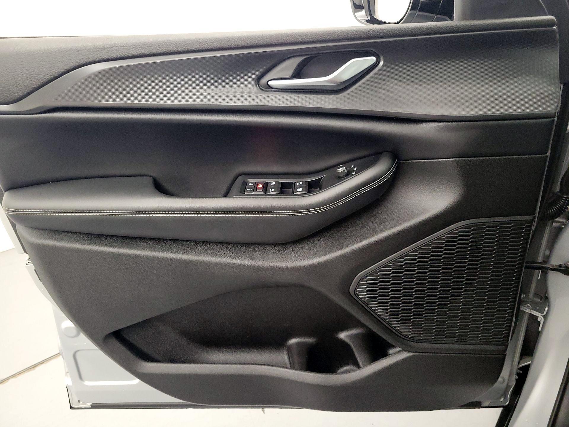 Thumbnail: 2023 Jeep Grand Cherokee - 12