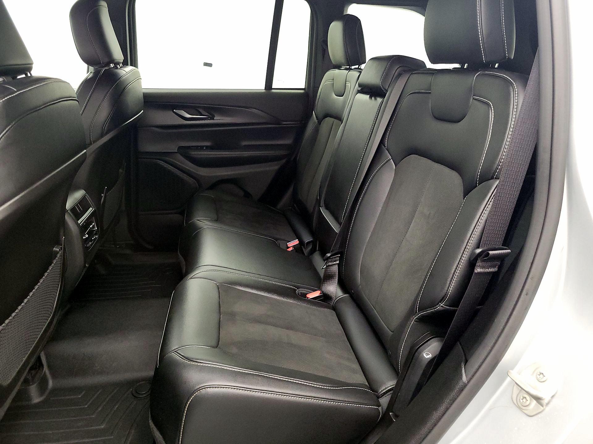 Thumbnail: 2023 Jeep Grand Cherokee - 19