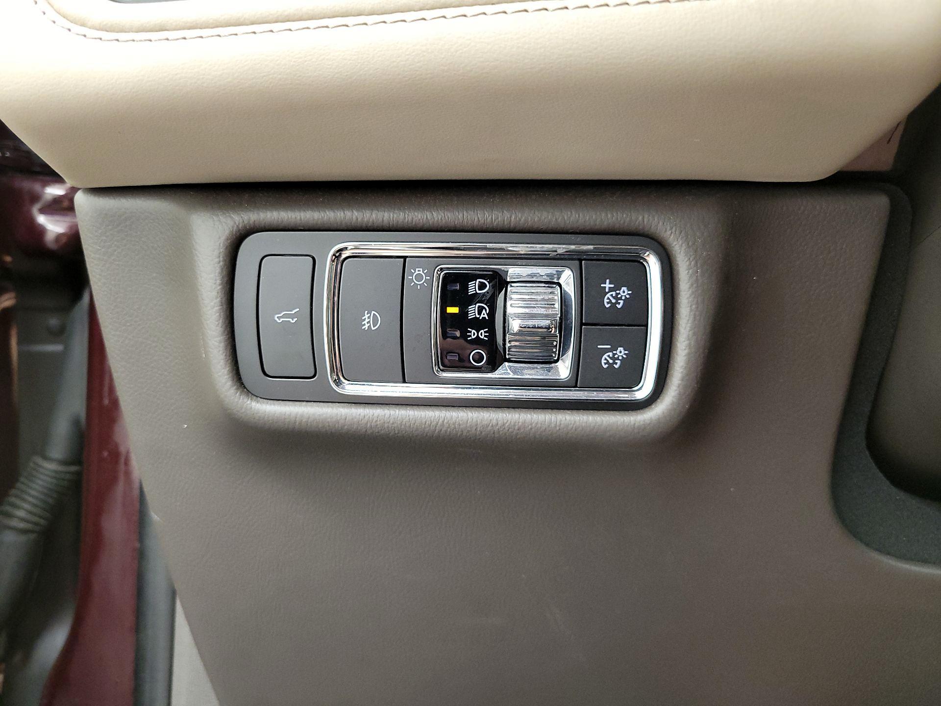 Thumbnail: 2022 Lincoln Aviator - 13