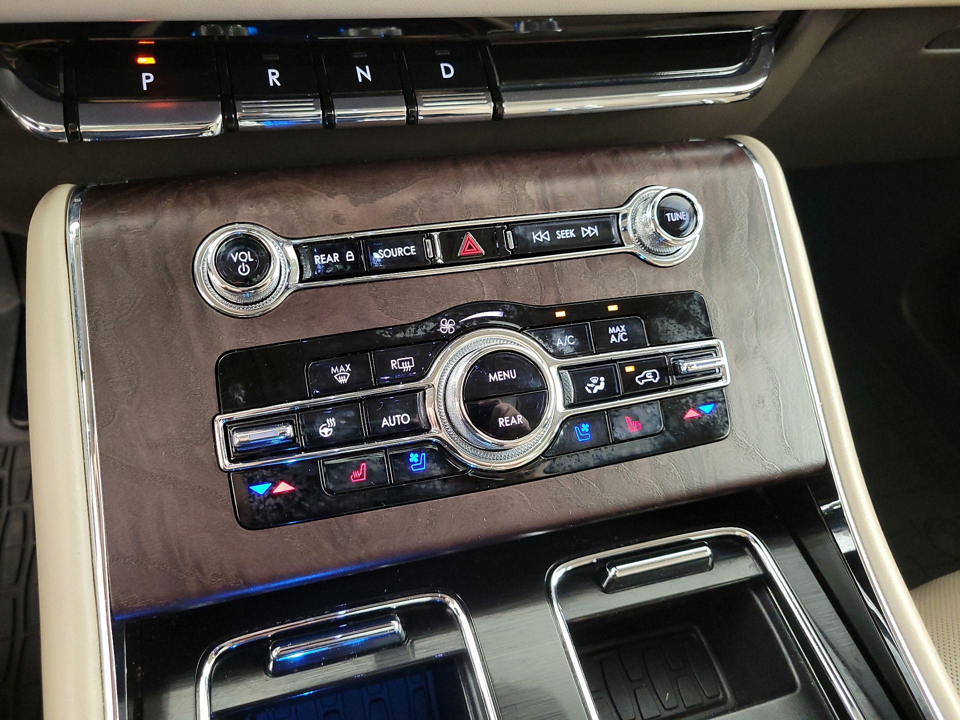 Thumbnail: 2022 Lincoln Aviator - 17