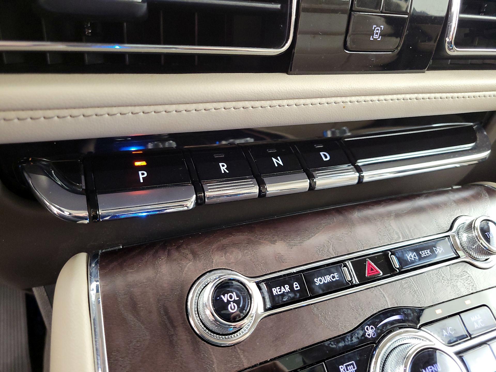 Thumbnail: 2022 Lincoln Aviator - 18