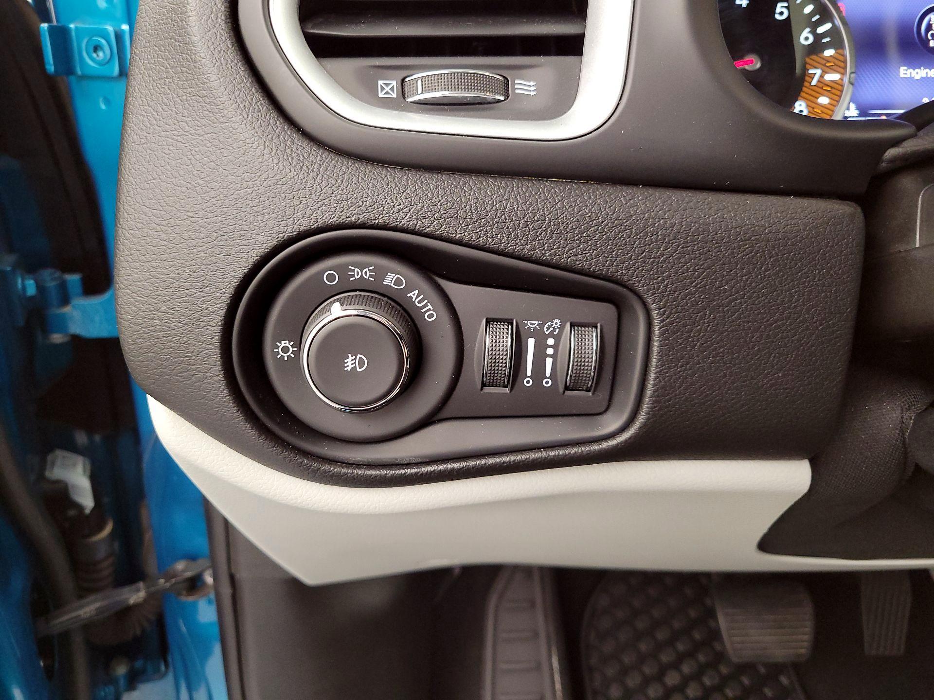 Thumbnail: 2021 Jeep Renegade - 13
