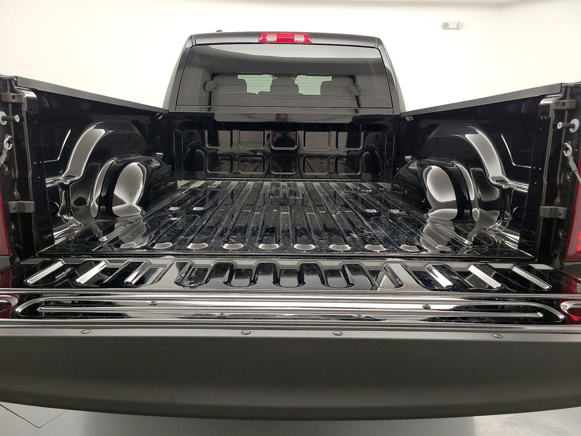 Thumbnail: 2022 RAM 1500 Classic - 19