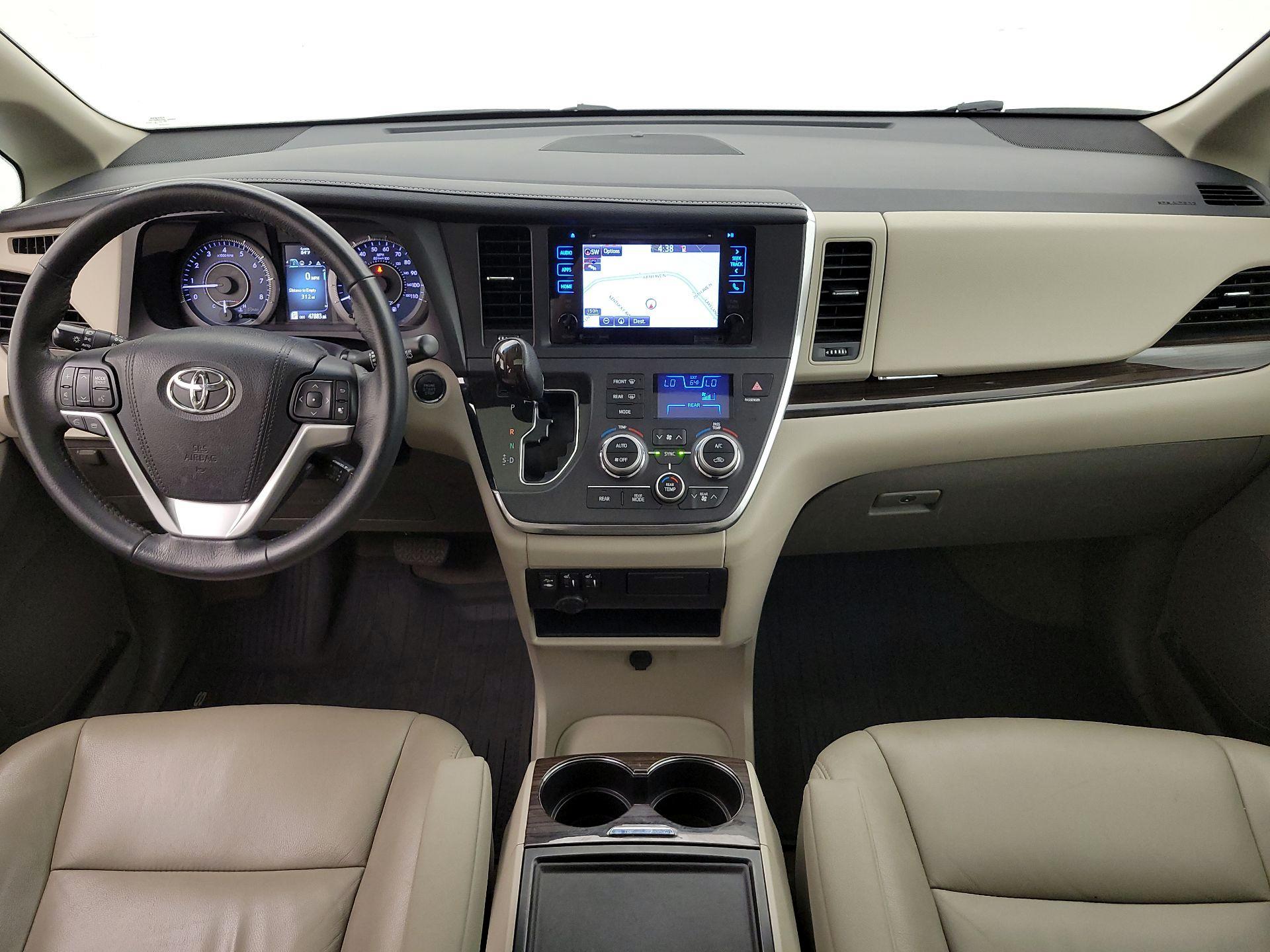 Thumbnail: 2017 Toyota Sienna - 9