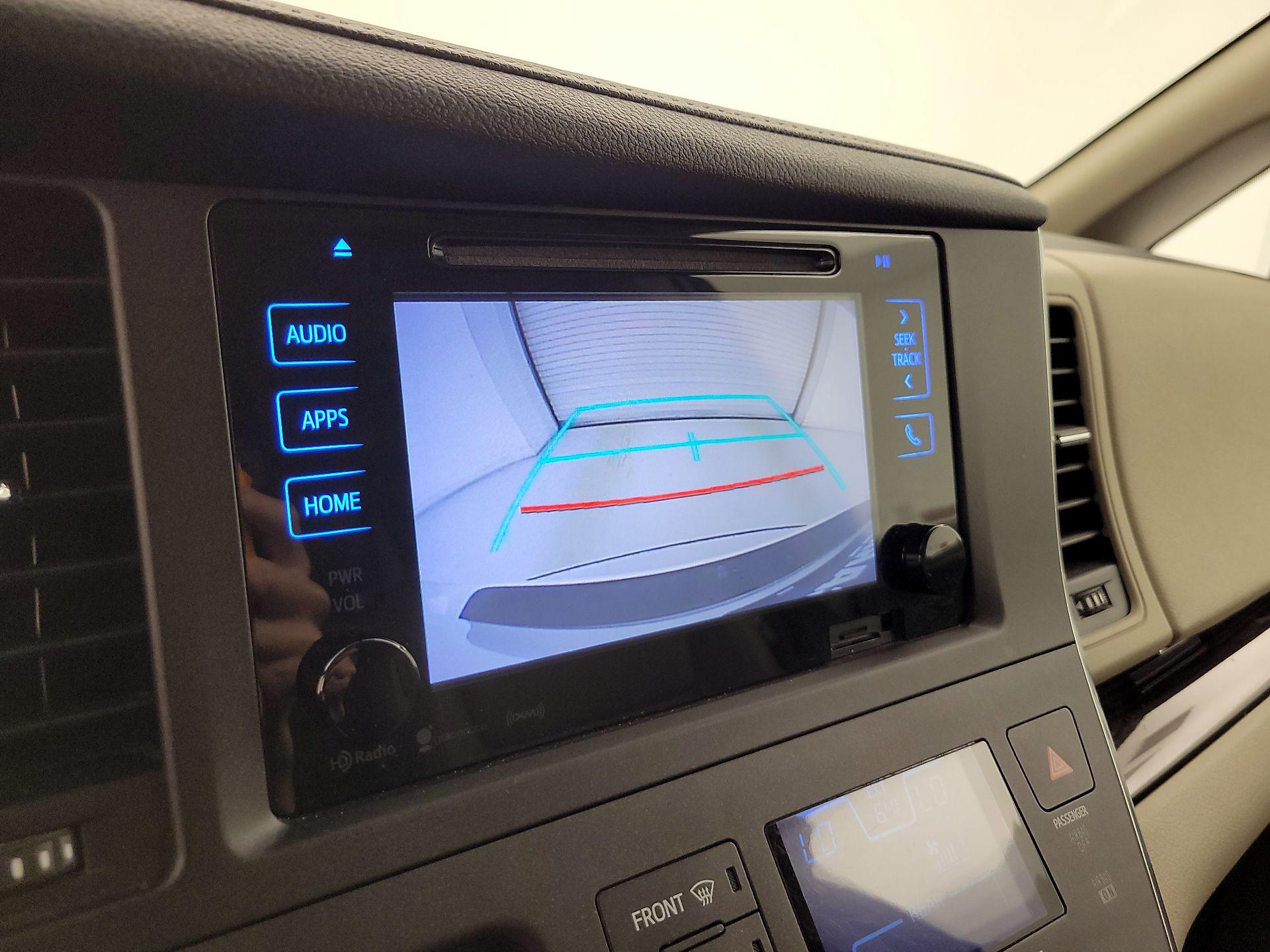 Thumbnail: 2017 Toyota Sienna - 15