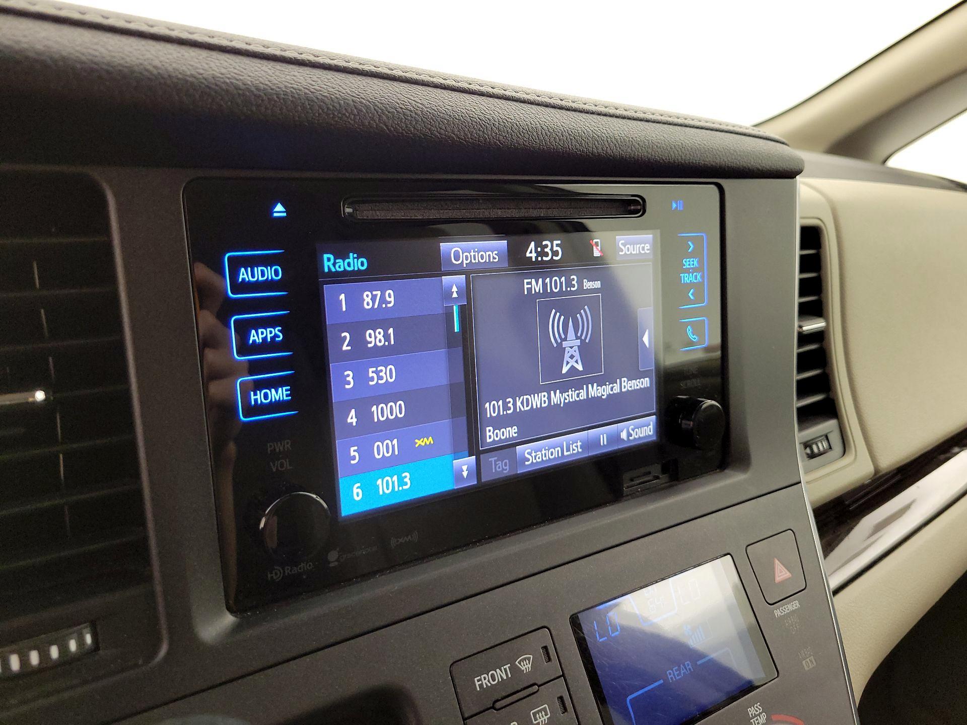 Thumbnail: 2017 Toyota Sienna - 16