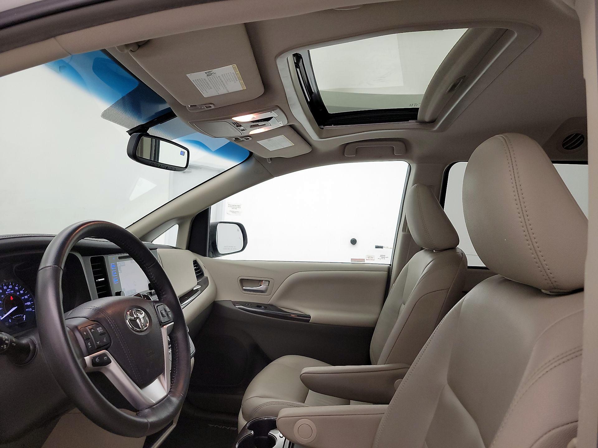 Thumbnail: 2017 Toyota Sienna - 20
