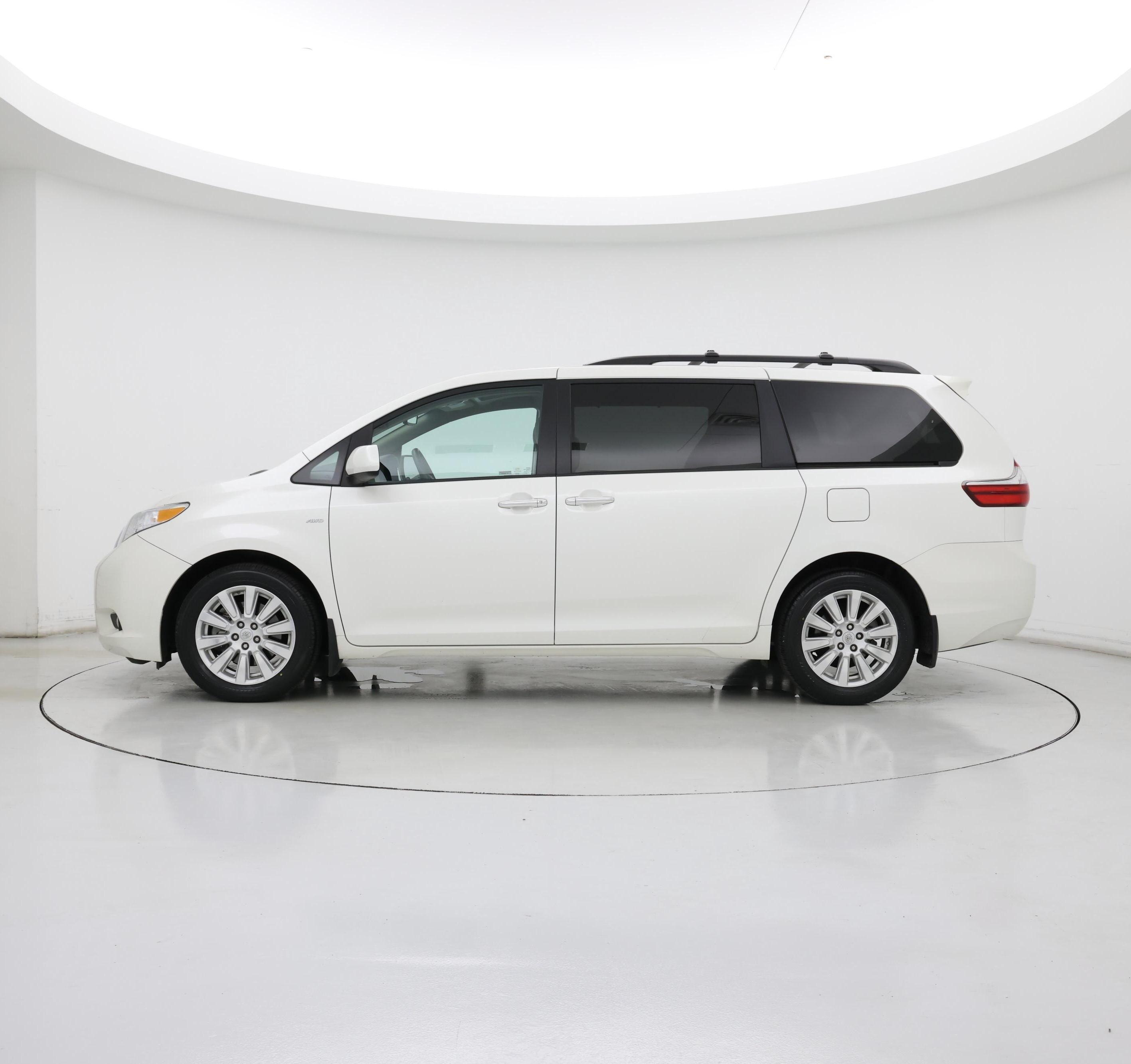 Thumbnail: 2017 Toyota Sienna - 3