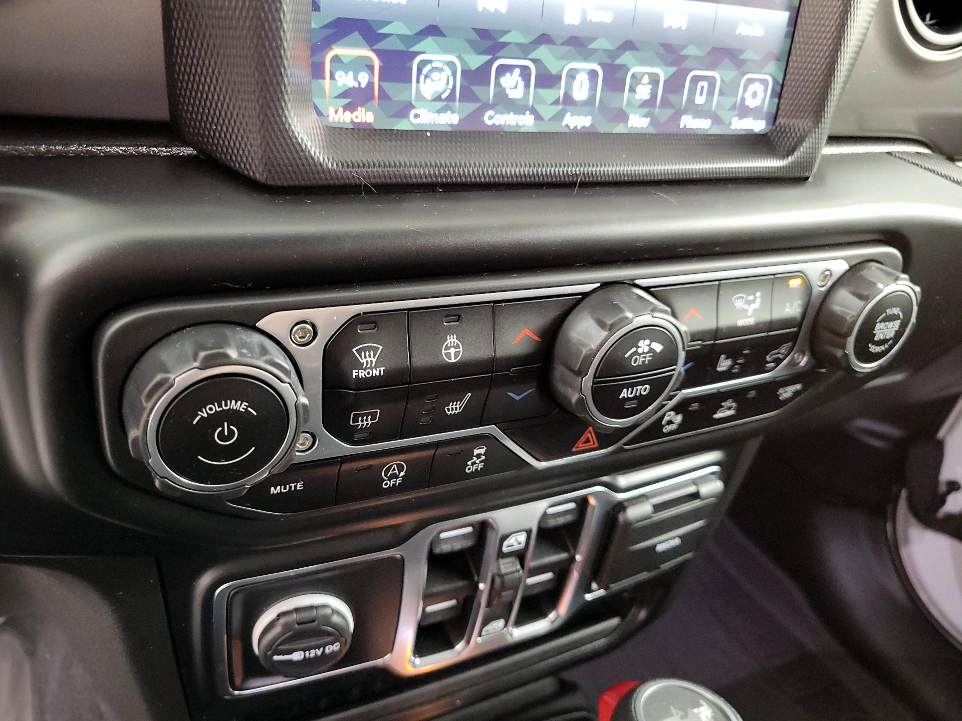 Thumbnail: 2022 Jeep Wrangler - 17