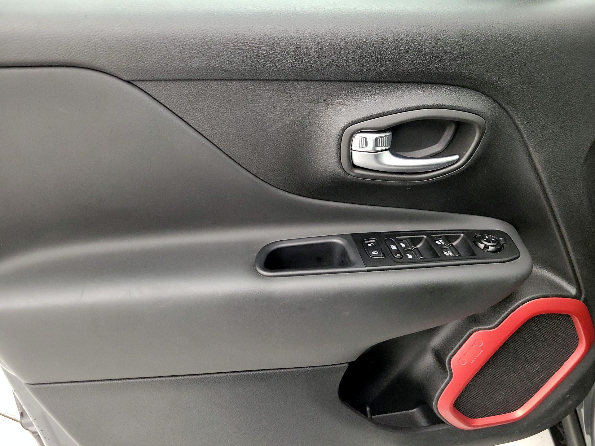 Thumbnail: 2022 Jeep Renegade - 12