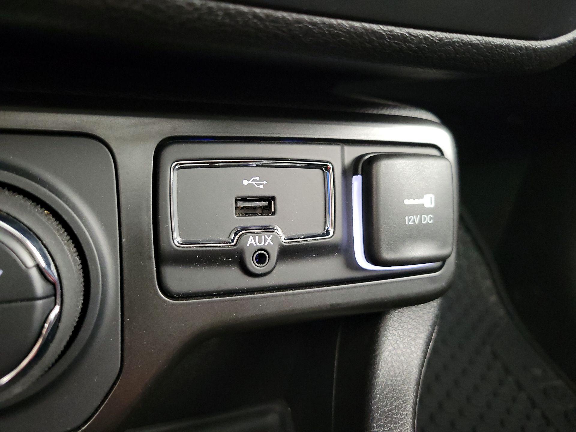 Thumbnail: 2022 Jeep Renegade - 19
