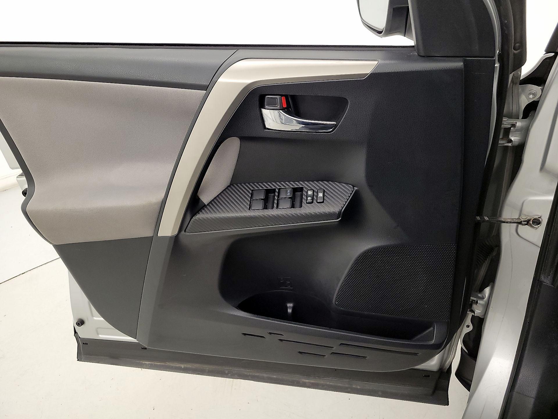 Thumbnail: 2015 Toyota RAV4 - 12