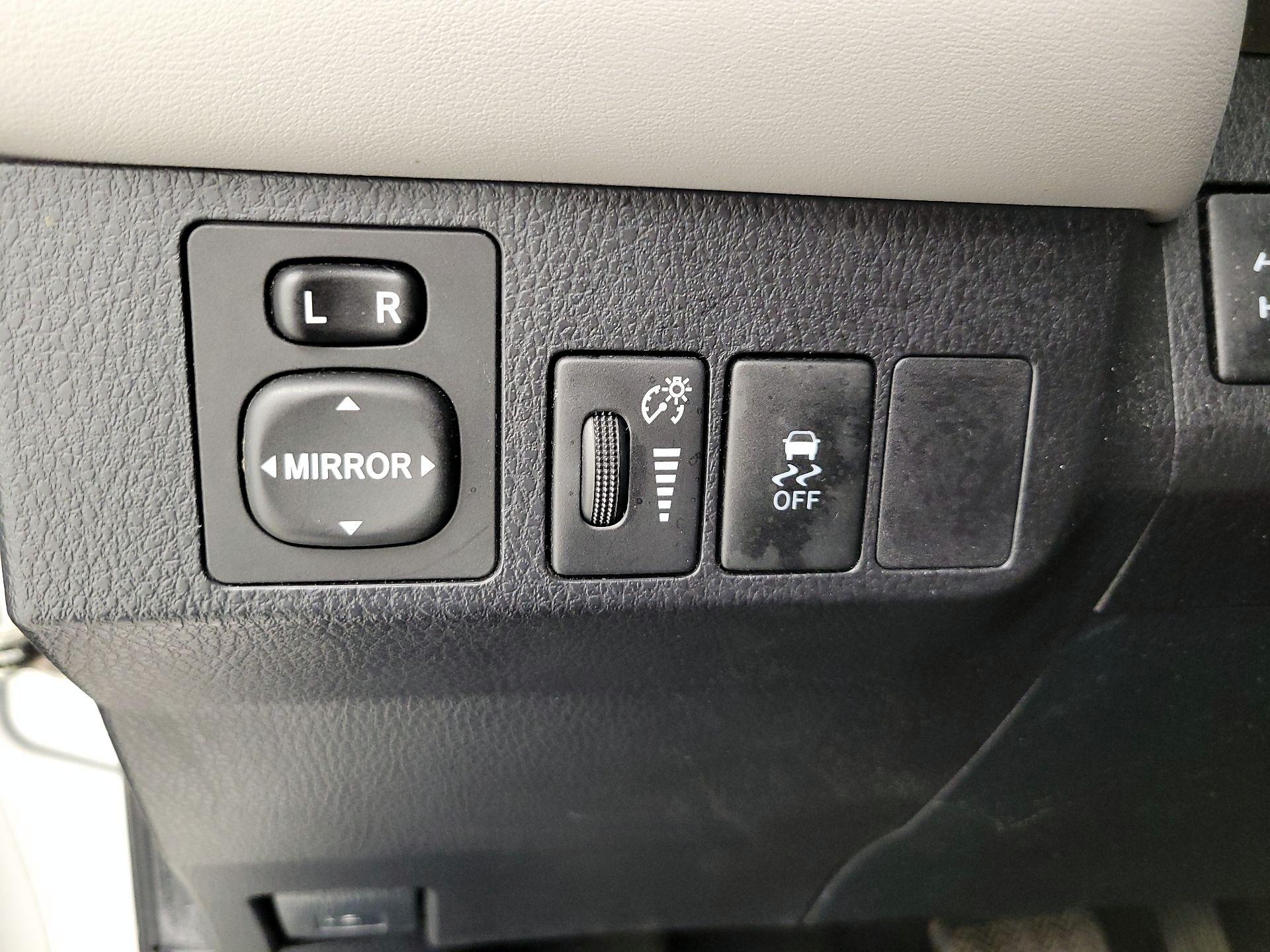 Thumbnail: 2015 Toyota RAV4 - 13