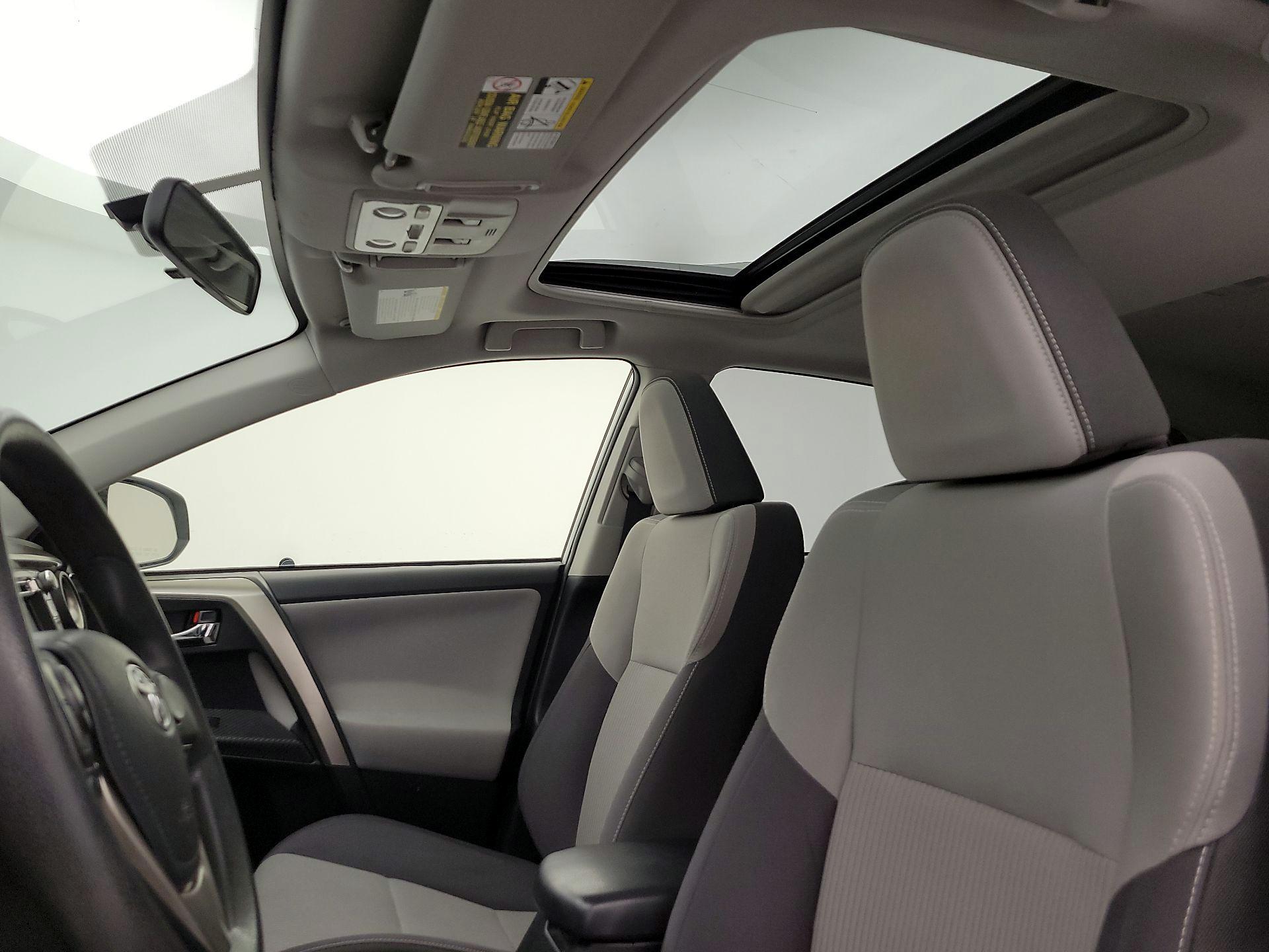 Thumbnail: 2015 Toyota RAV4 - 19
