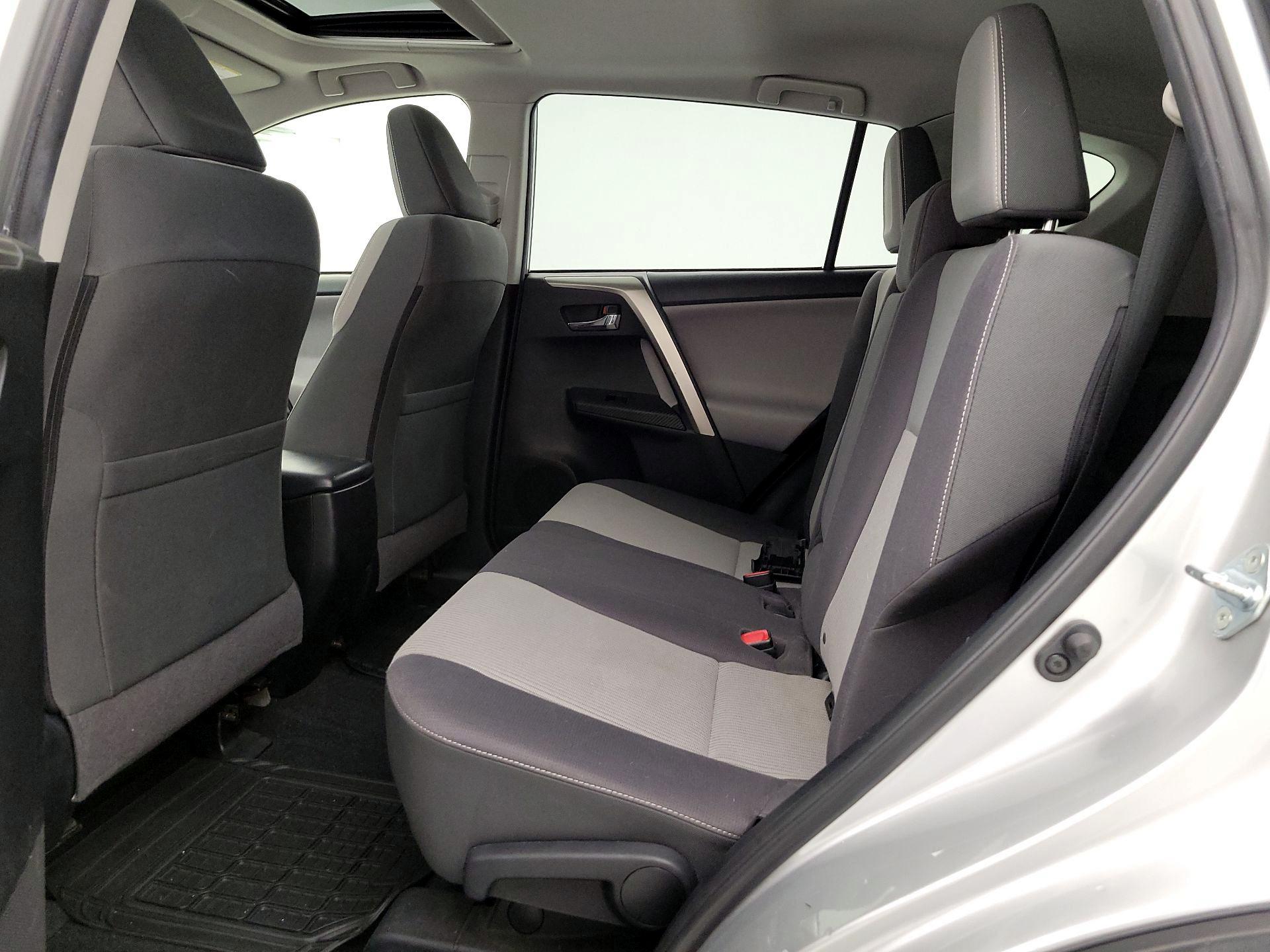 Thumbnail: 2015 Toyota RAV4 - 20