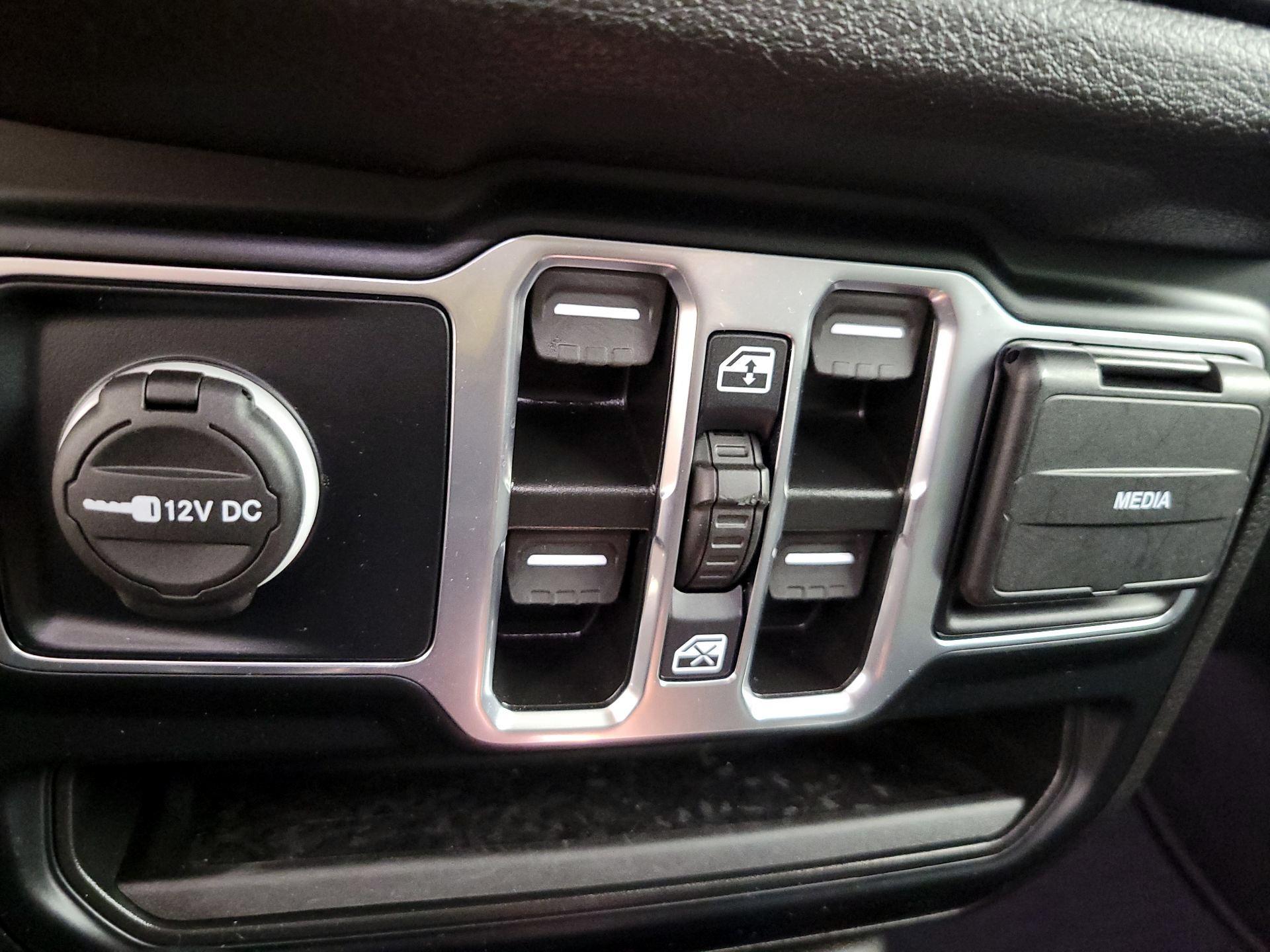 Thumbnail: 2024 Jeep Wrangler - 18