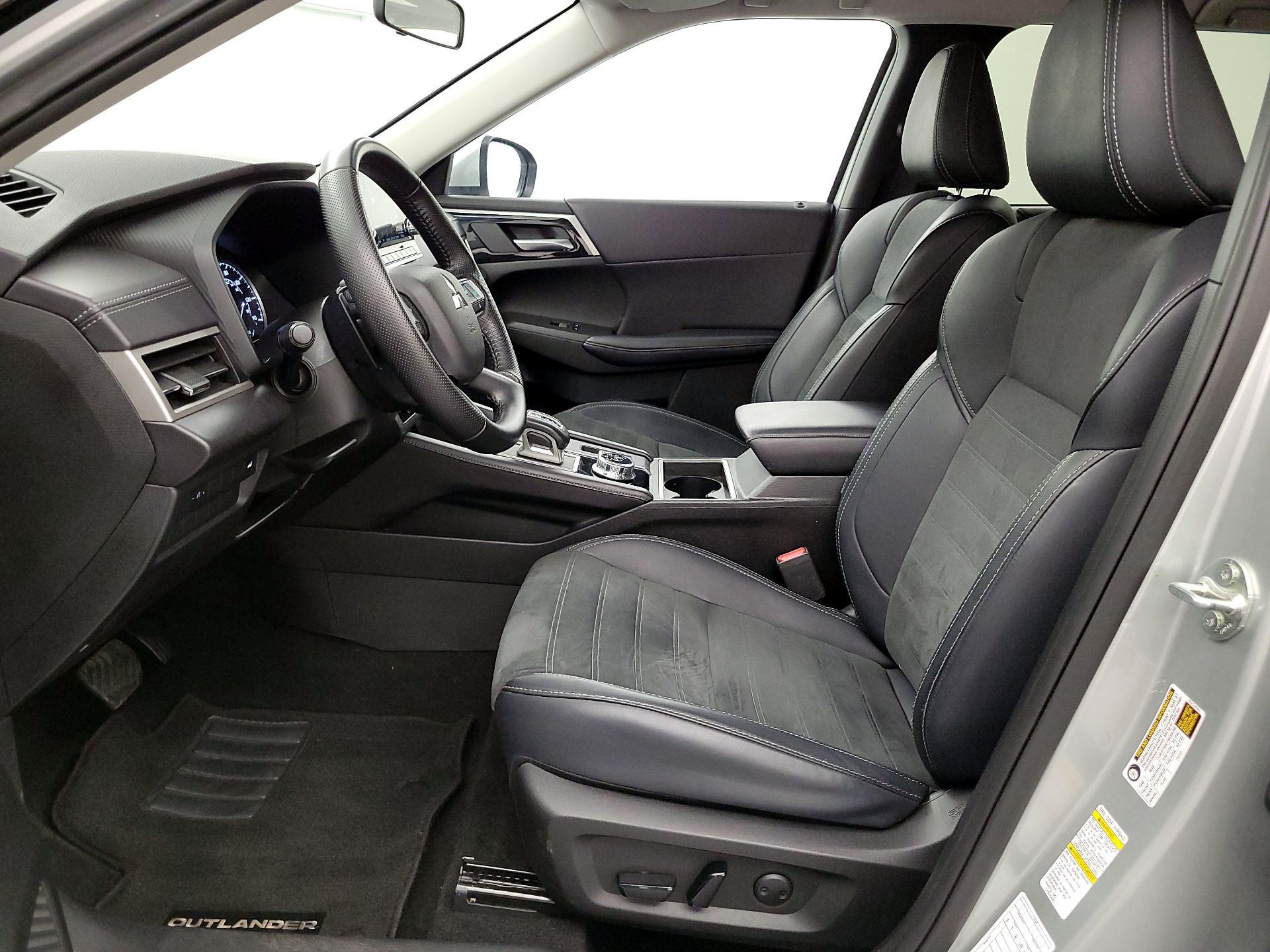 Thumbnail: 2024 Mitsubishi Outlander - 11