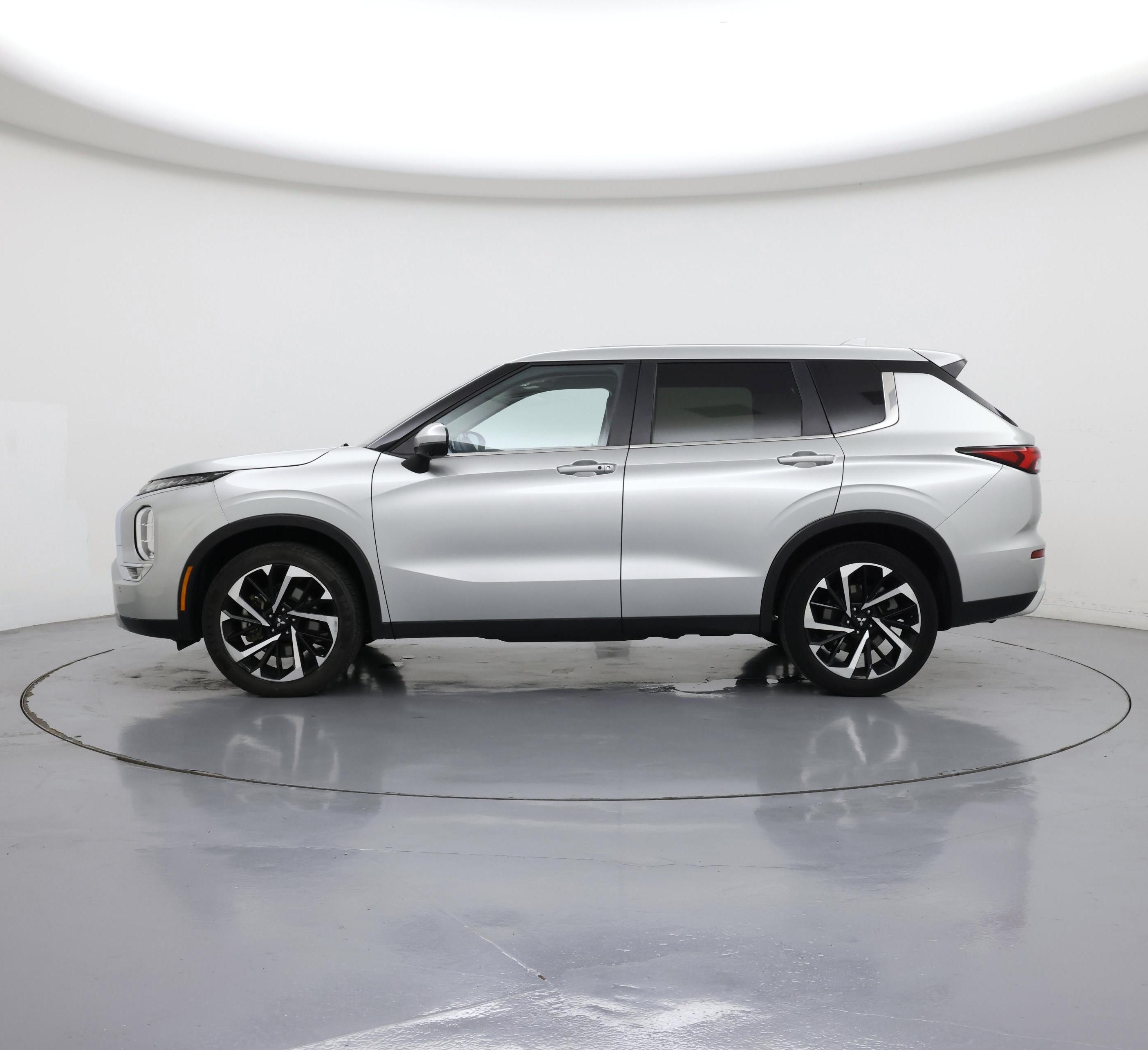 Thumbnail: 2024 Mitsubishi Outlander - 3
