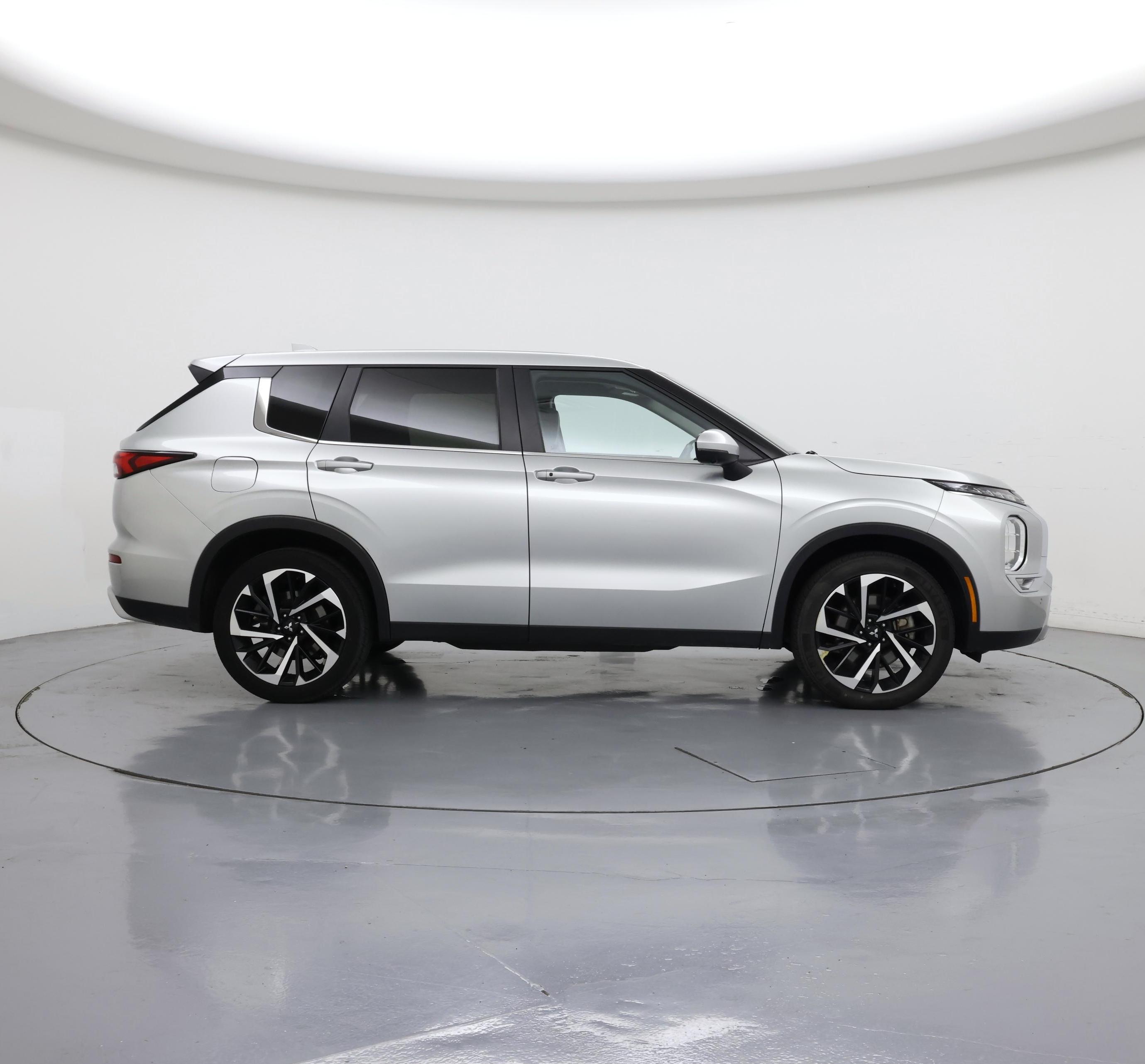 Thumbnail: 2024 Mitsubishi Outlander - 7