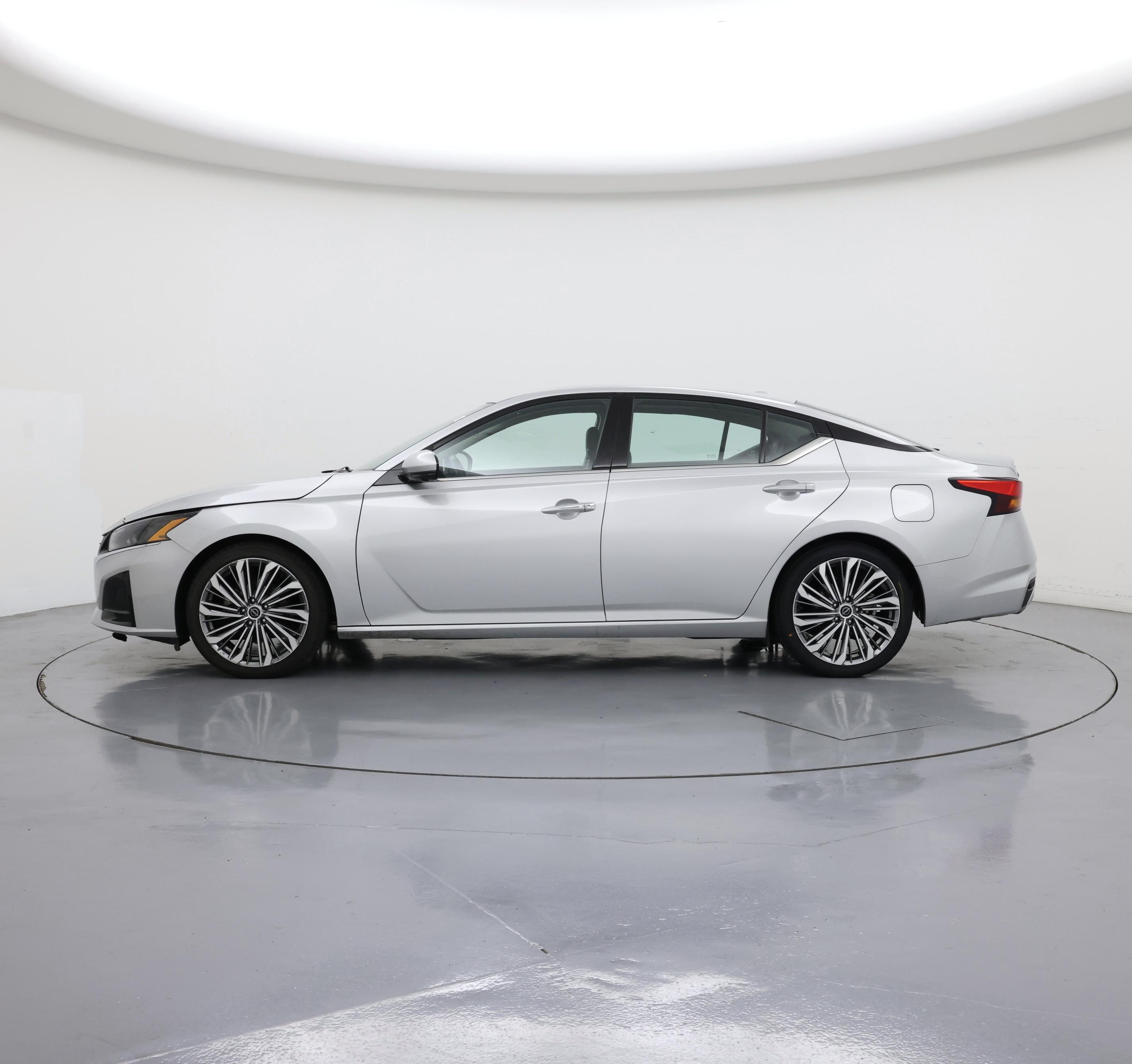 Thumbnail: 2023 Nissan Altima - 3