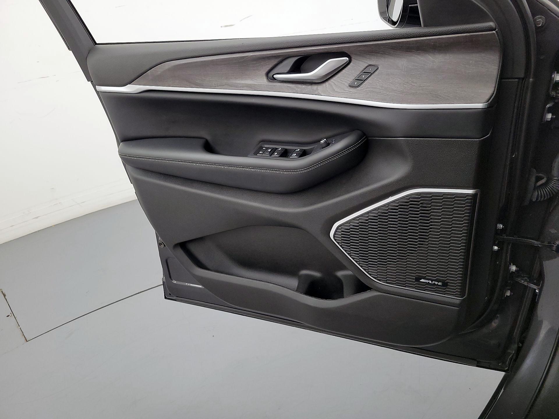 Thumbnail: 2022 Jeep Grand Cherokee - 12
