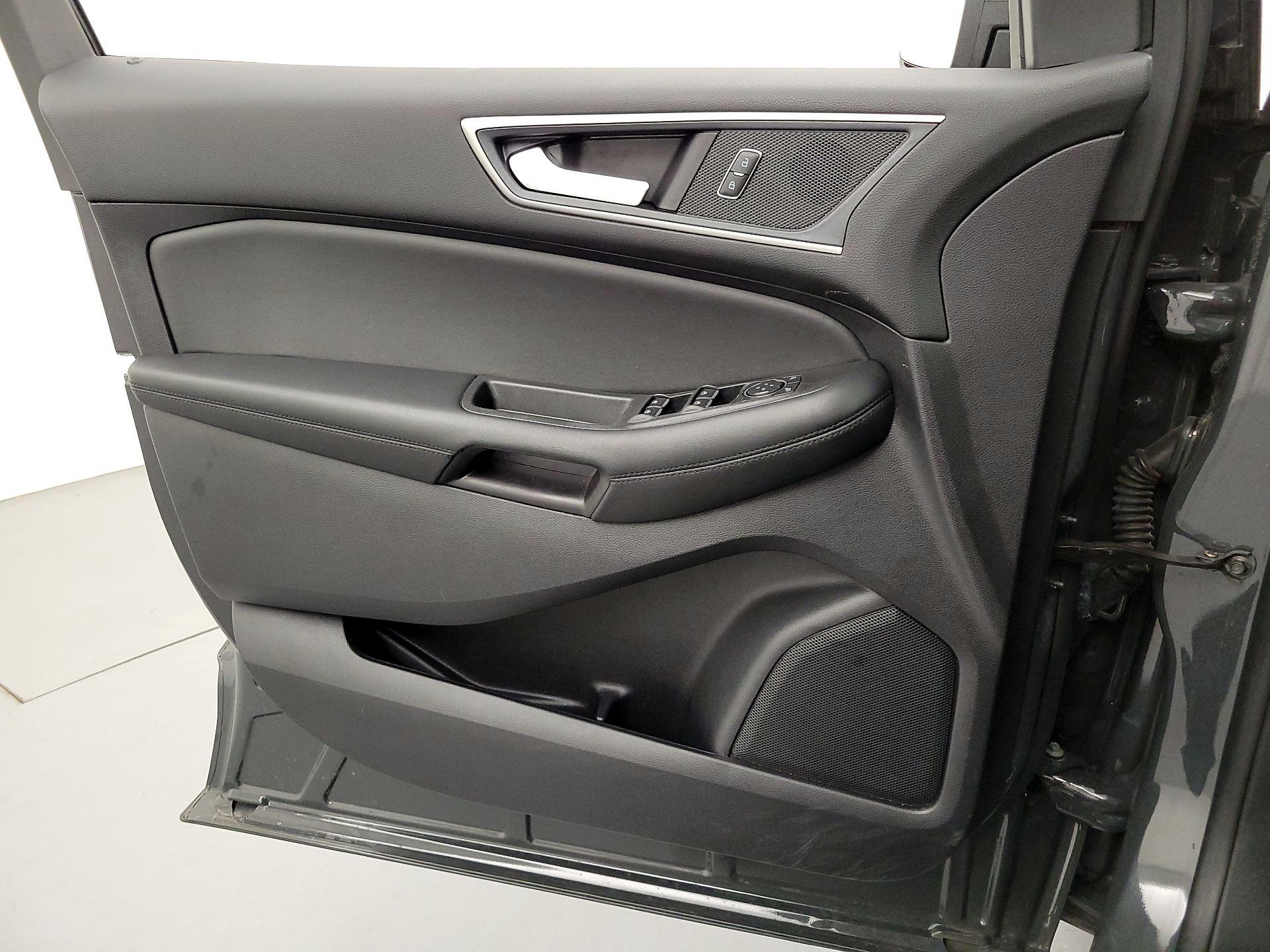 Thumbnail: 2021 Ford Edge - 12