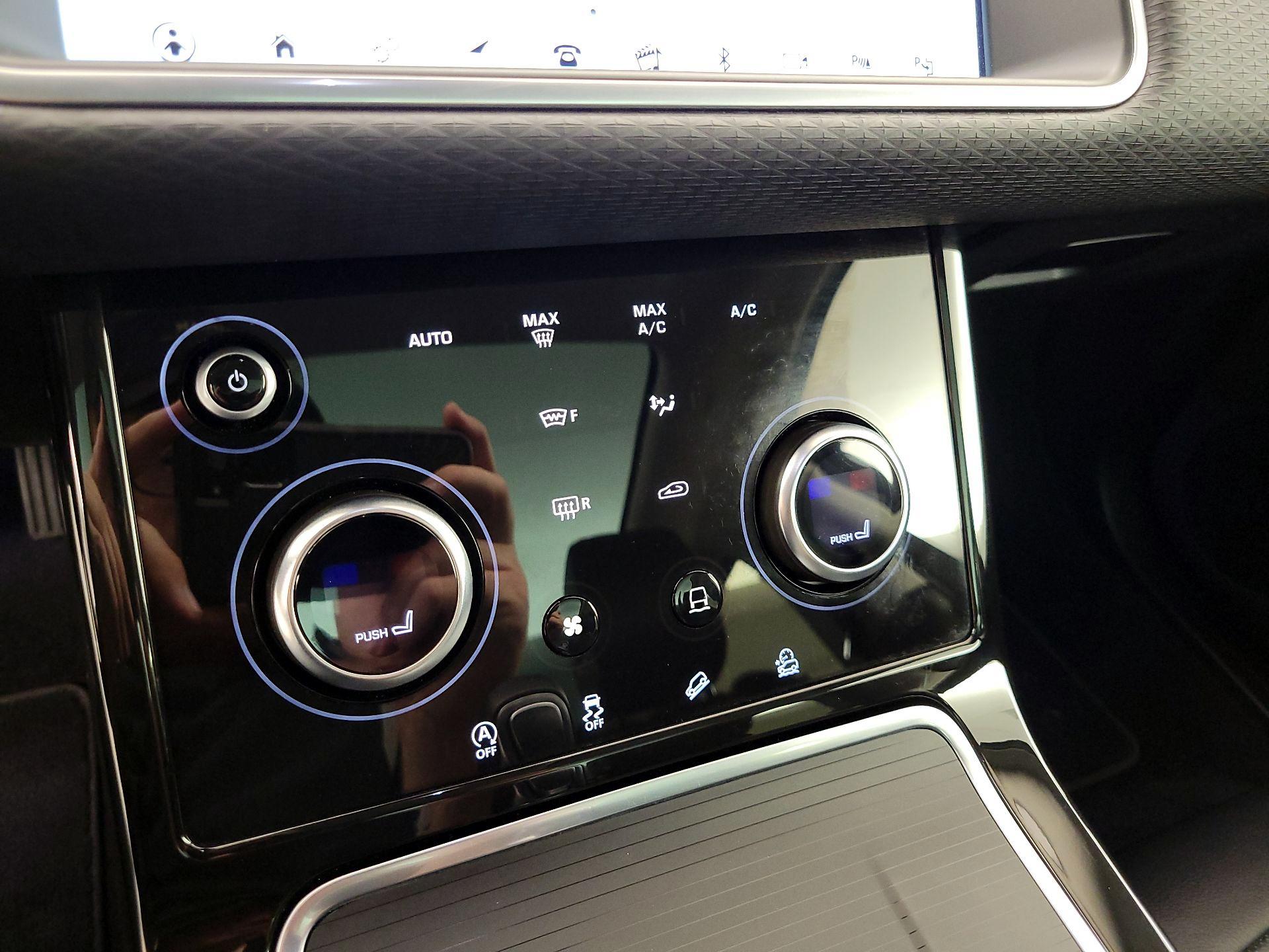 Thumbnail: 2020 Land Rover Range Rover Evoque - 17