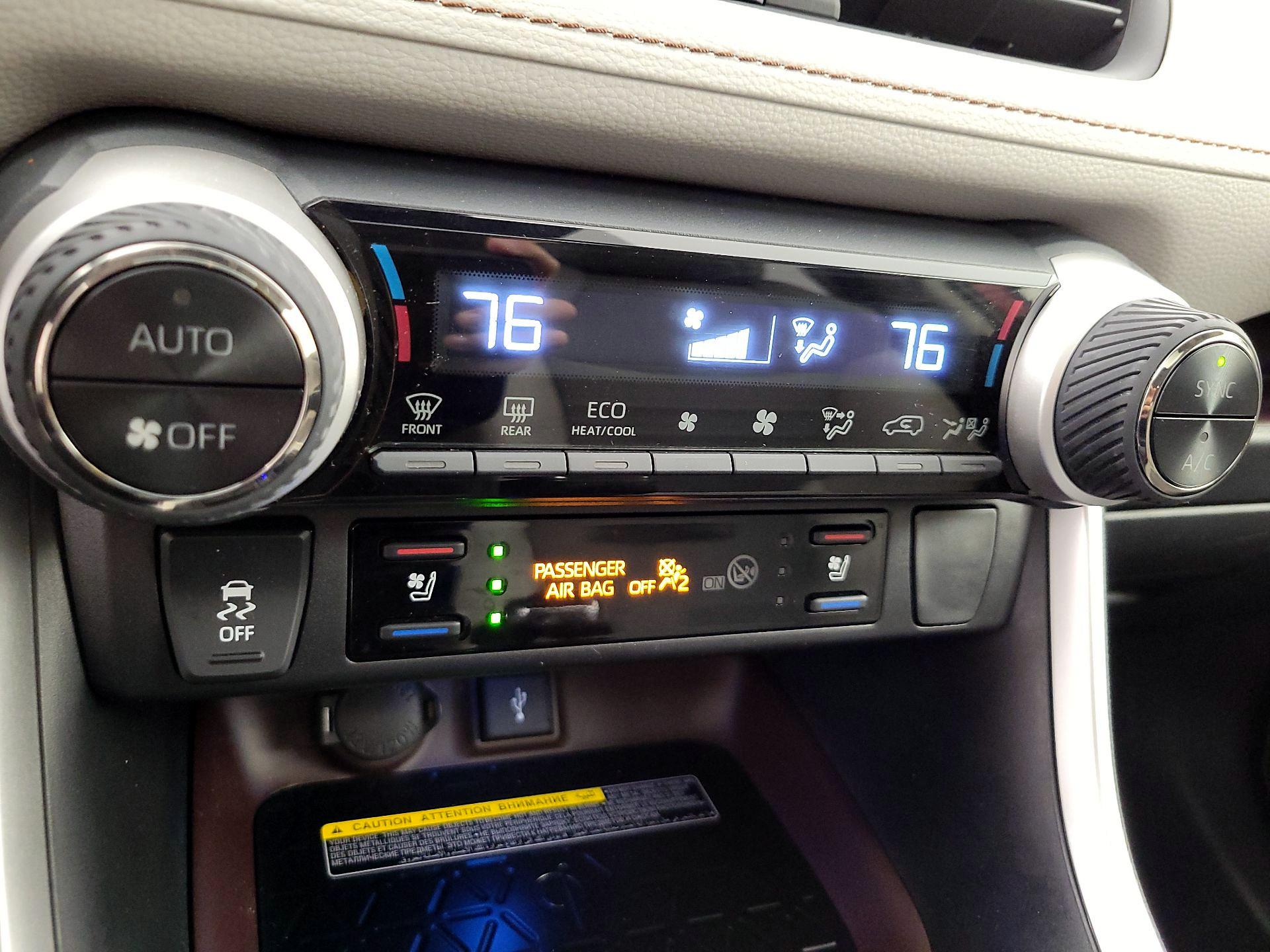 Thumbnail: 2020 Toyota RAV4 - 17