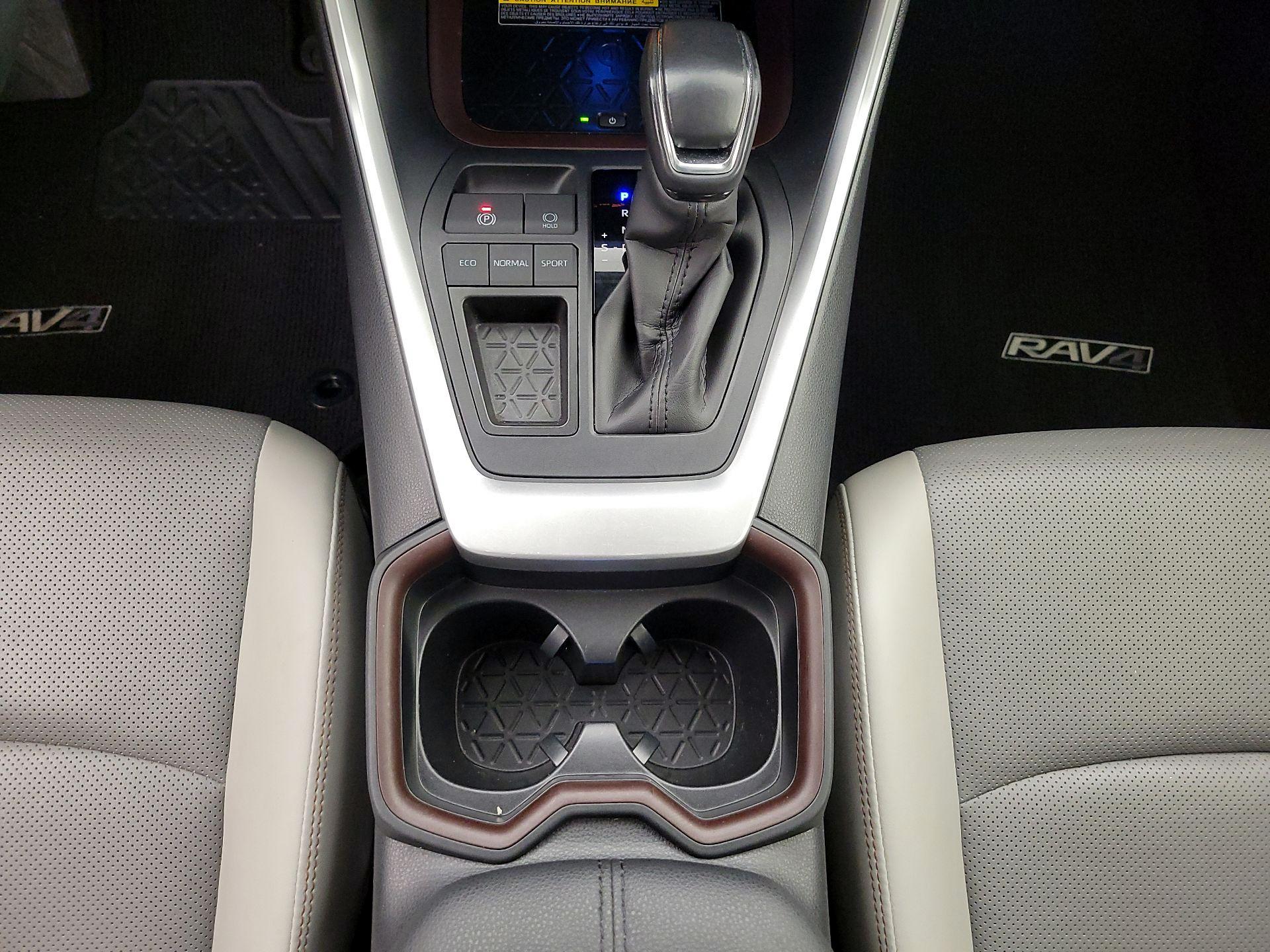 Thumbnail: 2020 Toyota RAV4 - 18