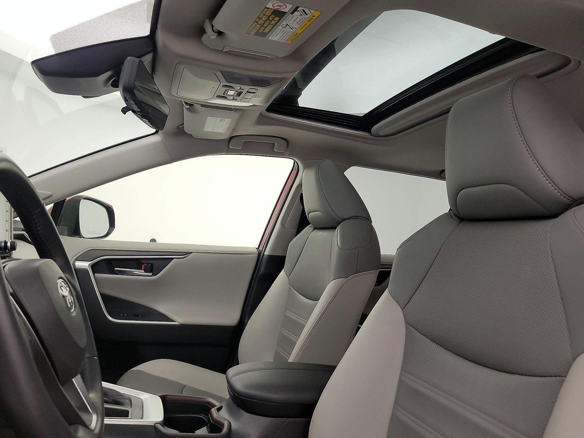Thumbnail: 2020 Toyota RAV4 - 20