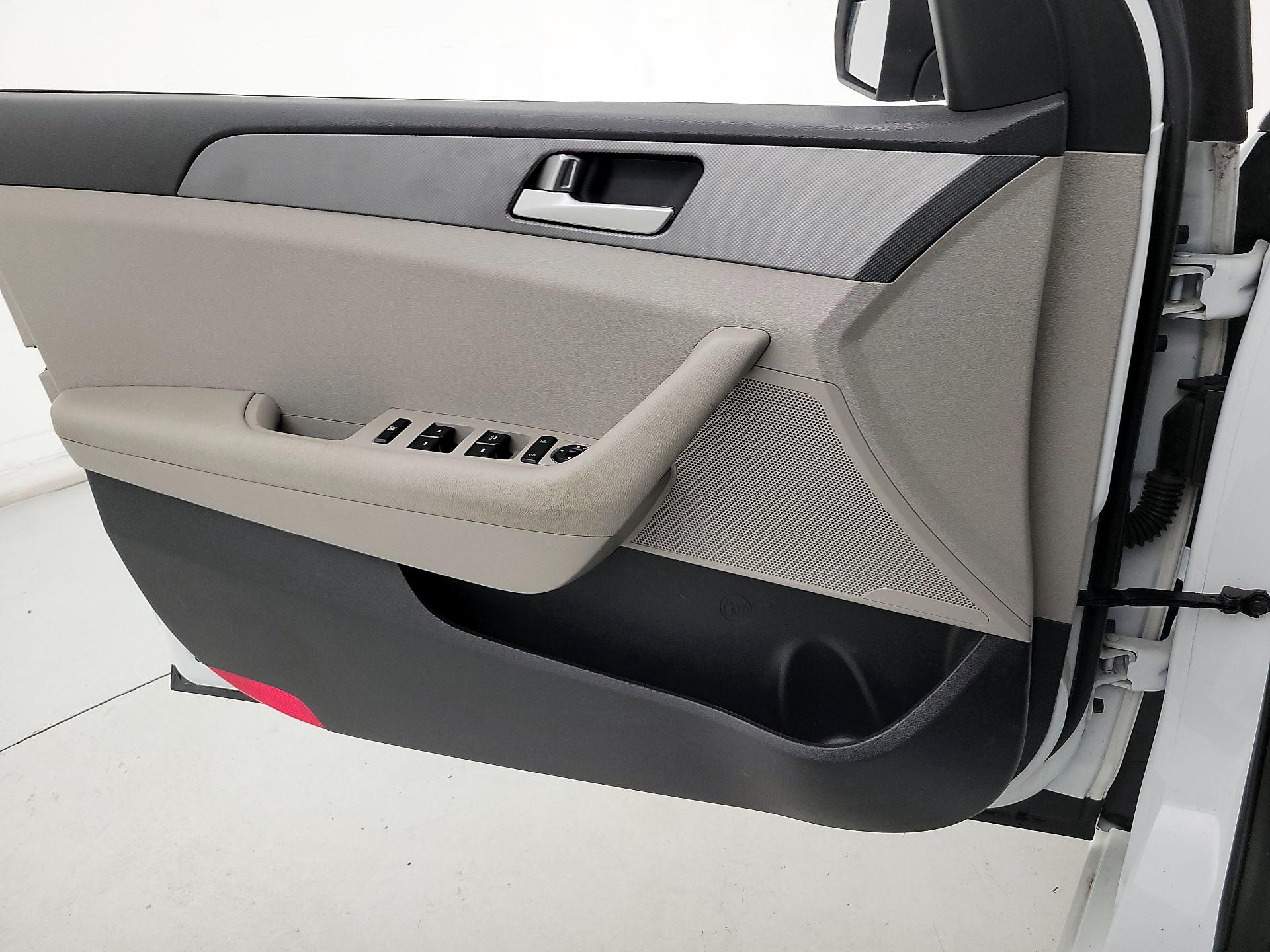 Thumbnail: 2016 Hyundai Sonata - 12