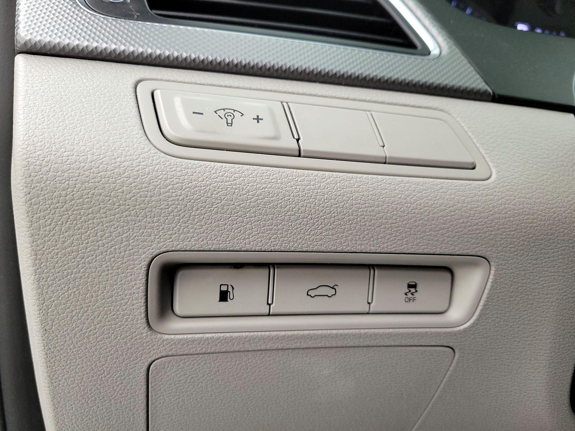 Thumbnail: 2016 Hyundai Sonata - 13