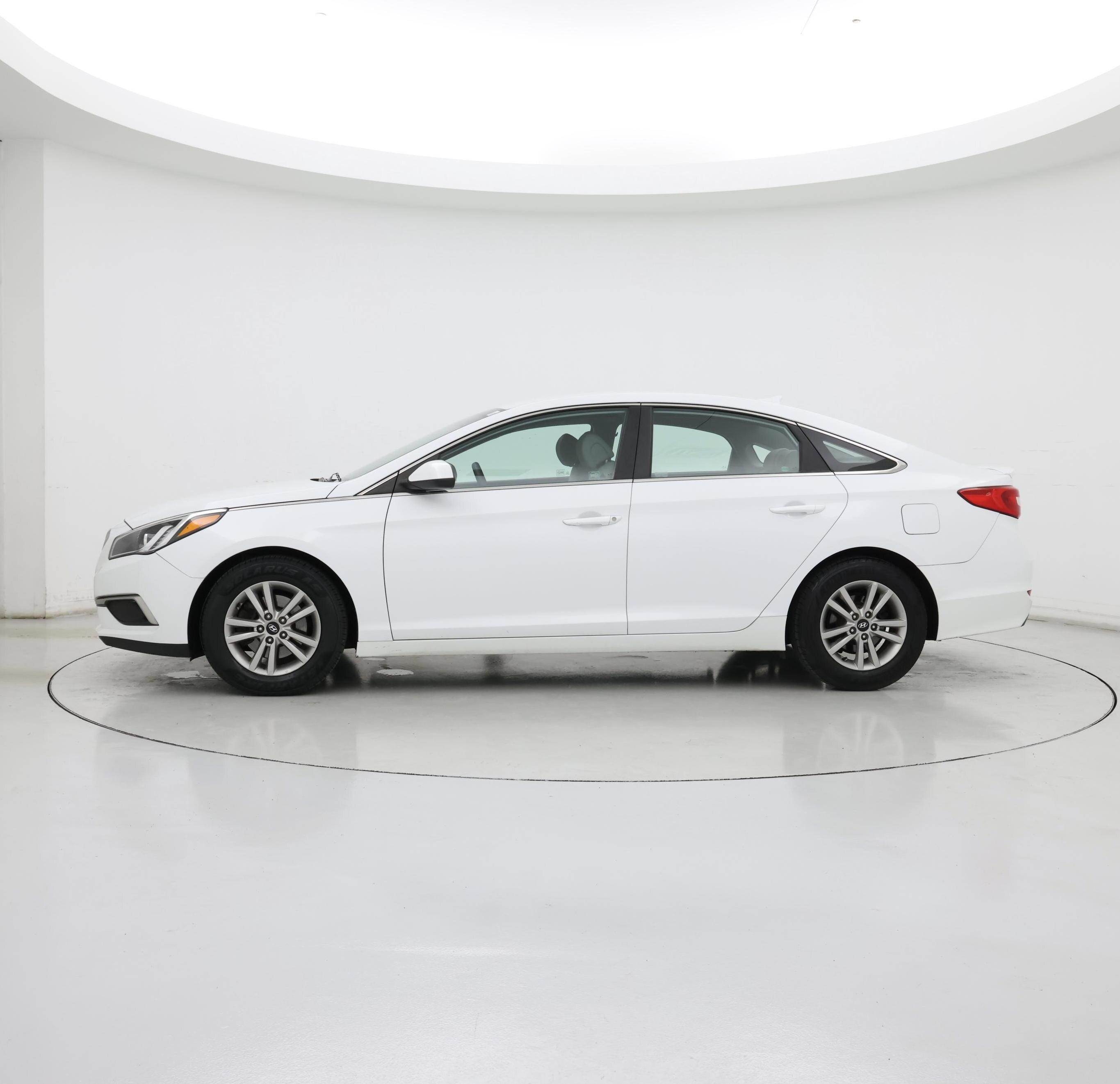 Thumbnail: 2016 Hyundai Sonata - 3