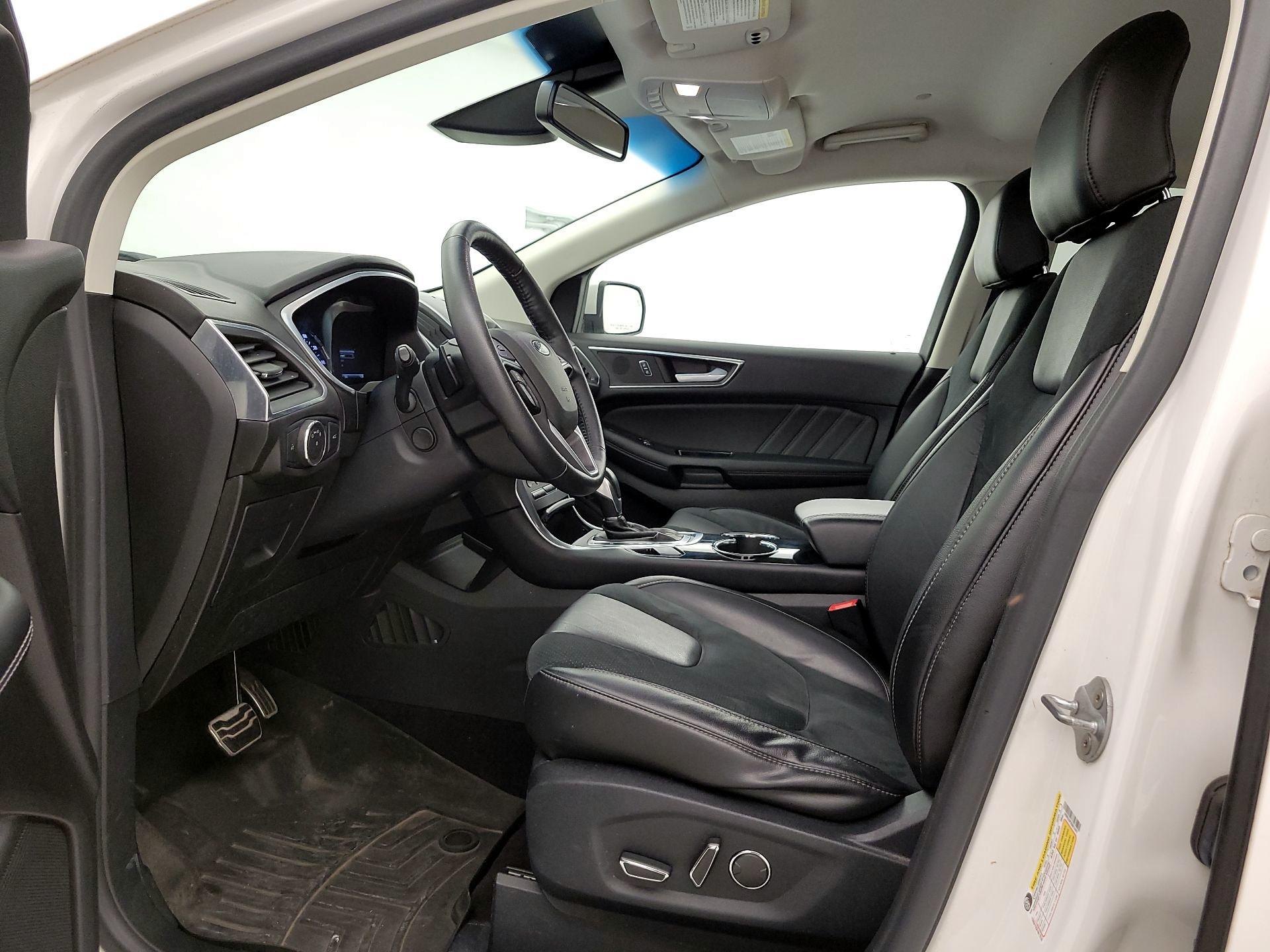 Thumbnail: 2016 Ford Edge - 11