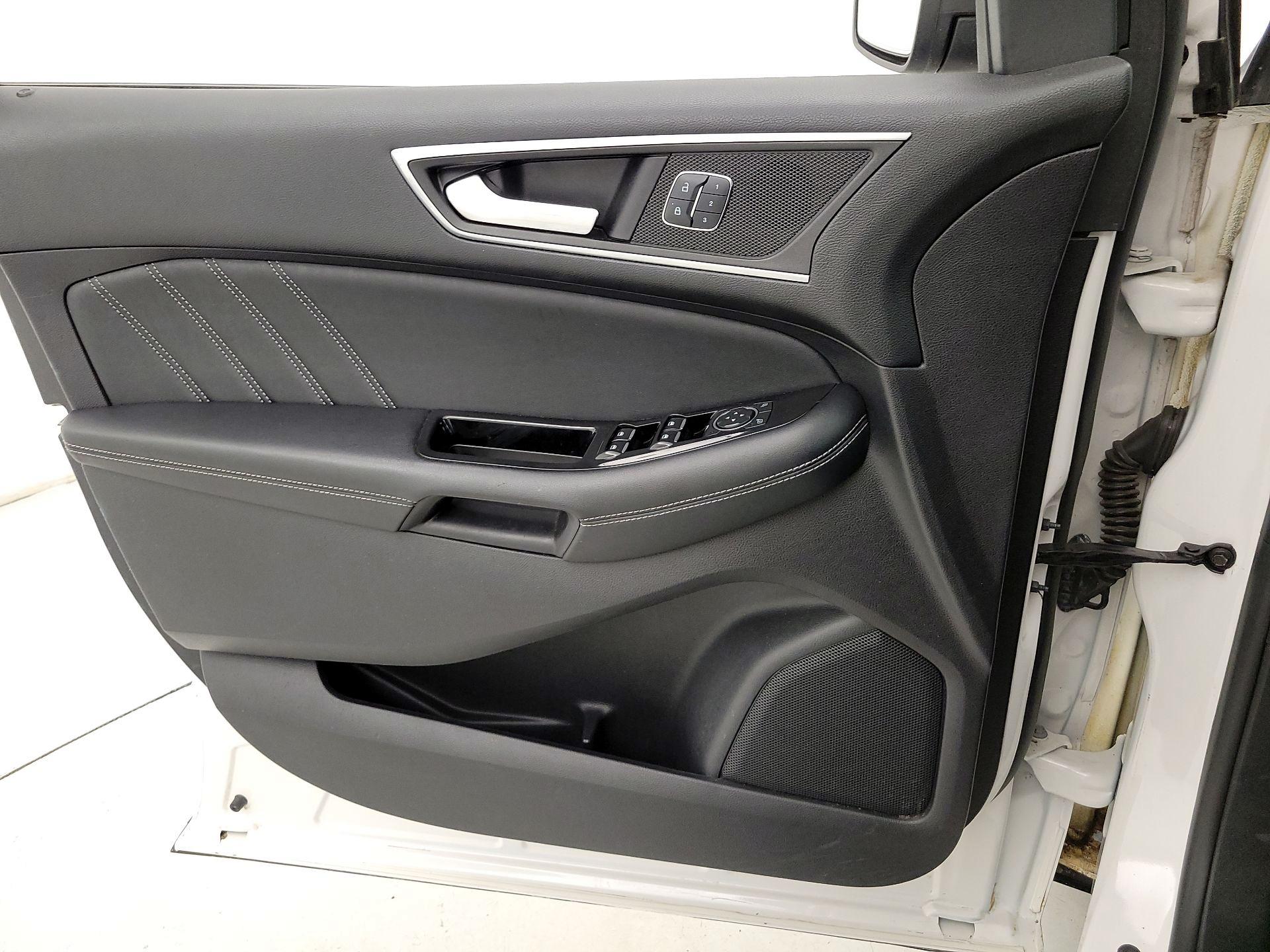 Thumbnail: 2016 Ford Edge - 12