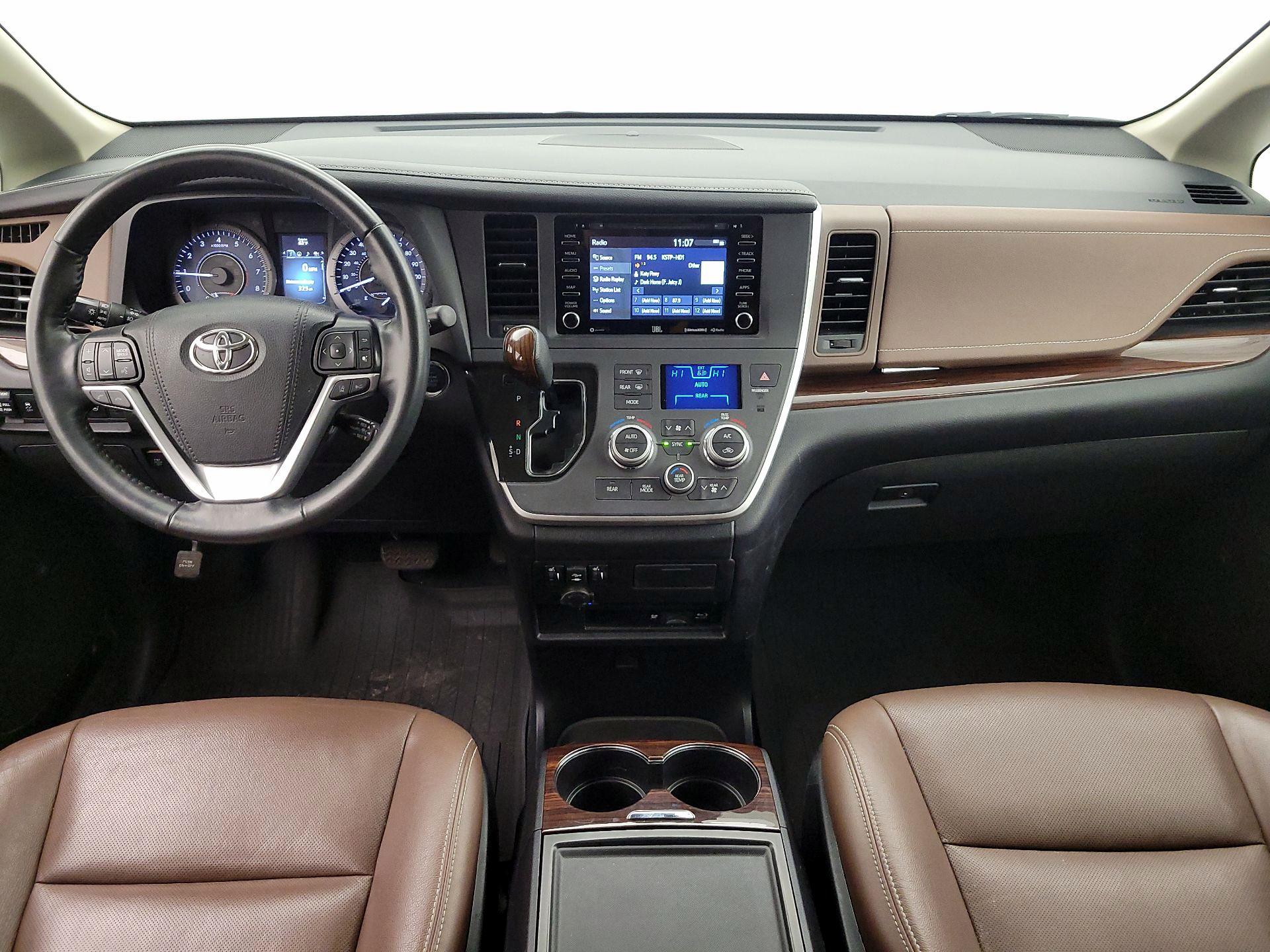 Thumbnail: 2020 Toyota Sienna - 9