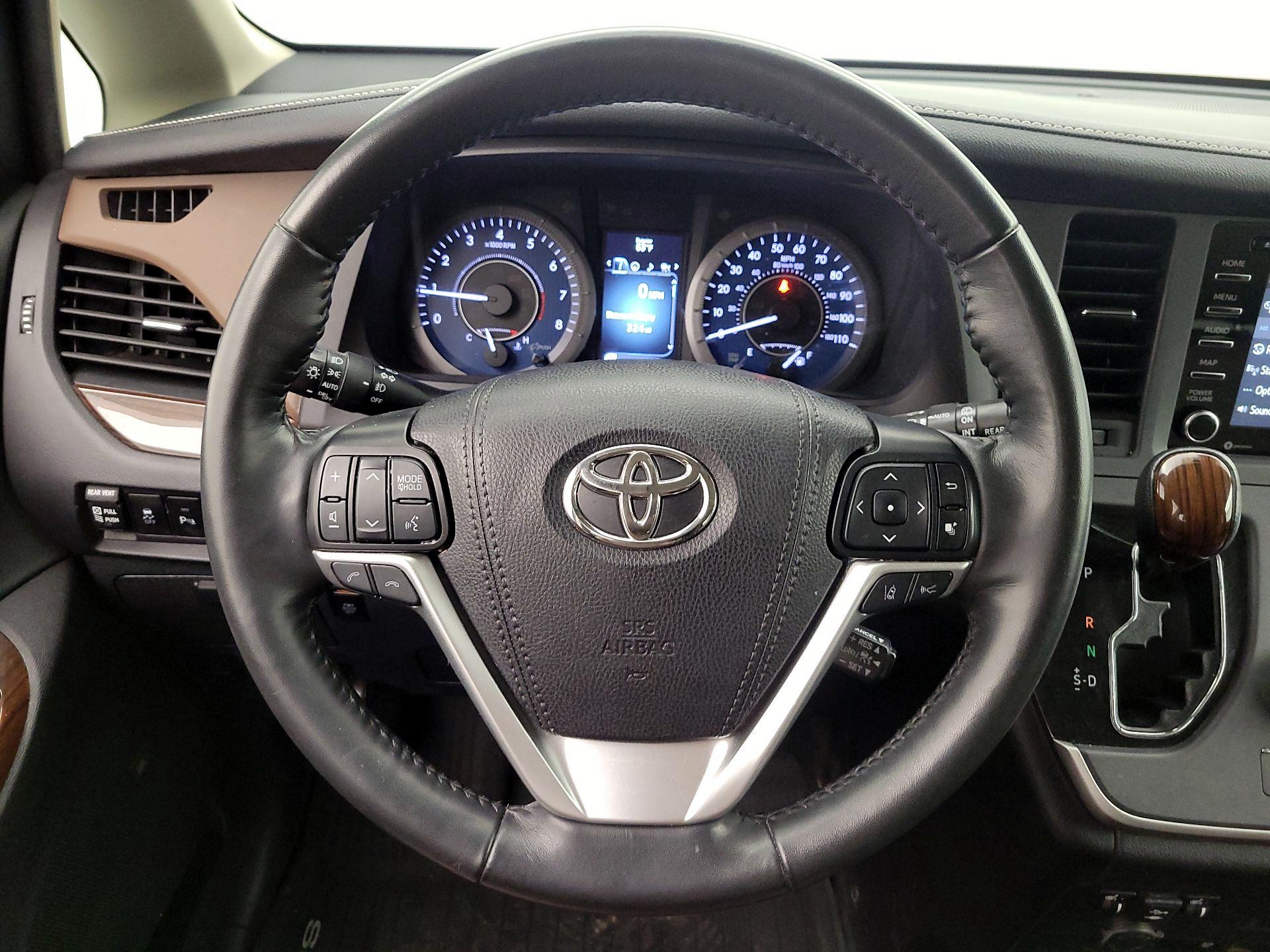 Thumbnail: 2020 Toyota Sienna - 10