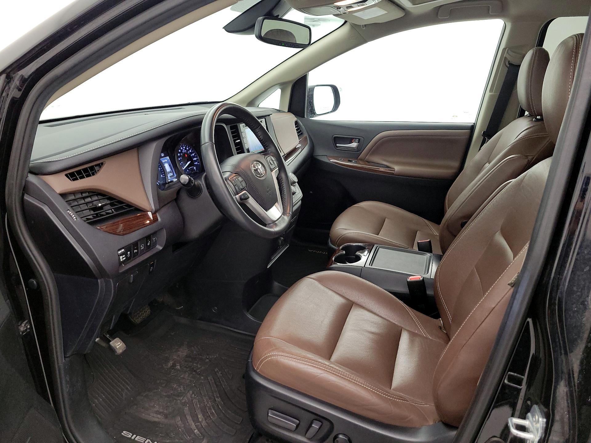 Thumbnail: 2020 Toyota Sienna - 11