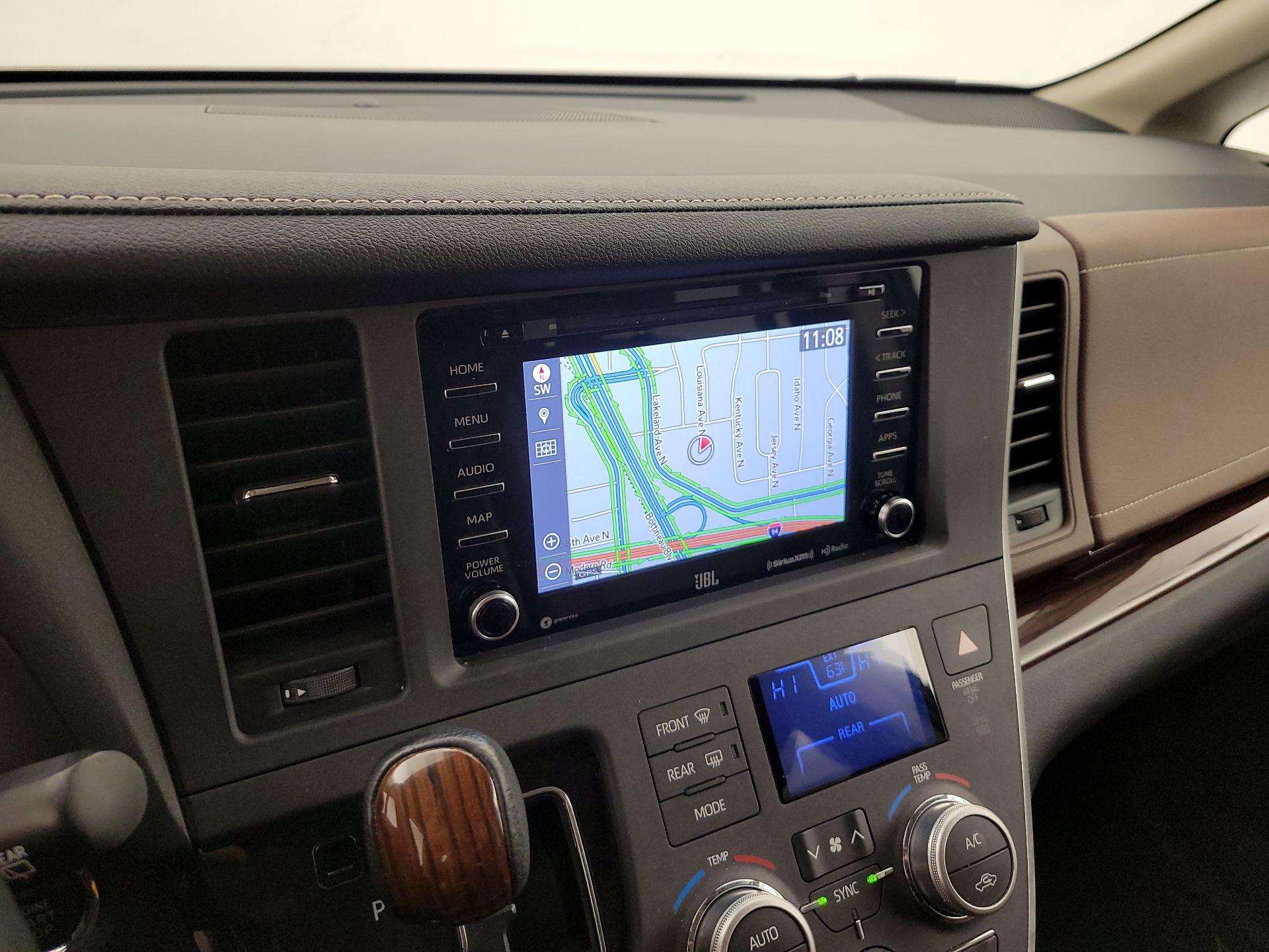 Thumbnail: 2020 Toyota Sienna - 14