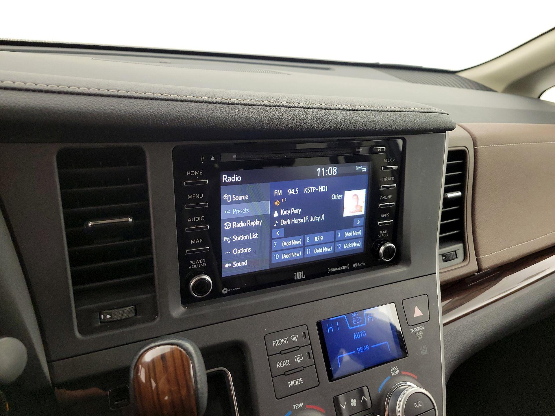 Thumbnail: 2020 Toyota Sienna - 16